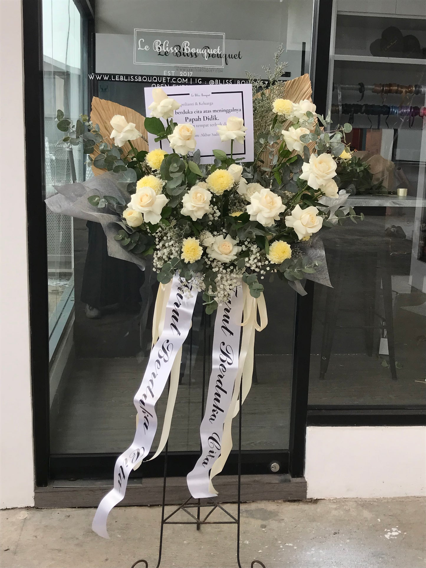 Buket standing flower duka cita dari Le Bliss Bouquet, pengiriman Bintaro dan Cirebon
