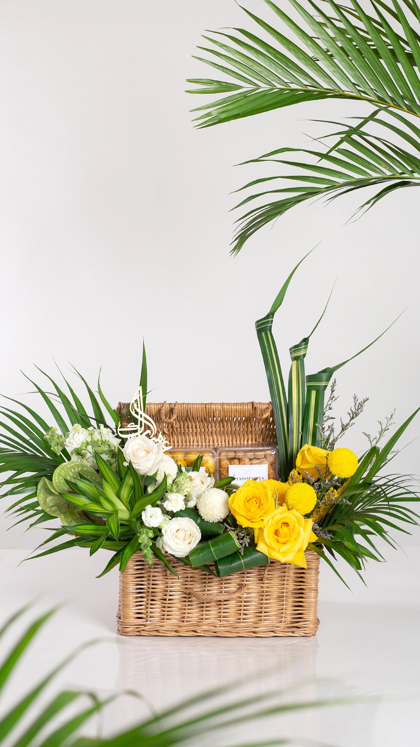 Ramadan Eid Fitr in Jakarta delivery by Le Bliss Parcel lebaran bunga dengan cookies kastengel nastar