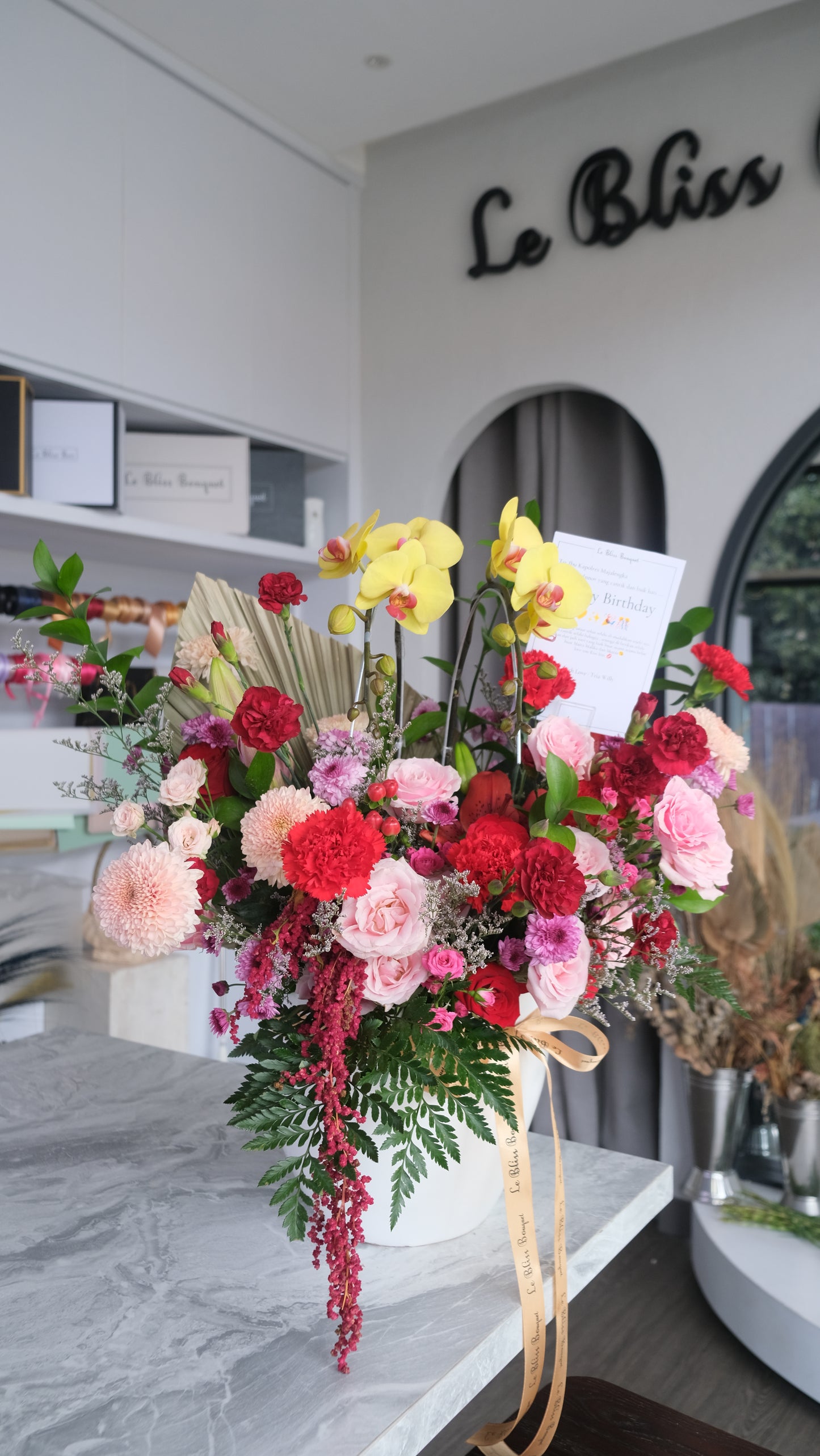Yellow Orchid Grand Vase dari Le Bliss Bouquet, florist premium di Jakarta jabodetabek le bliss bouquet