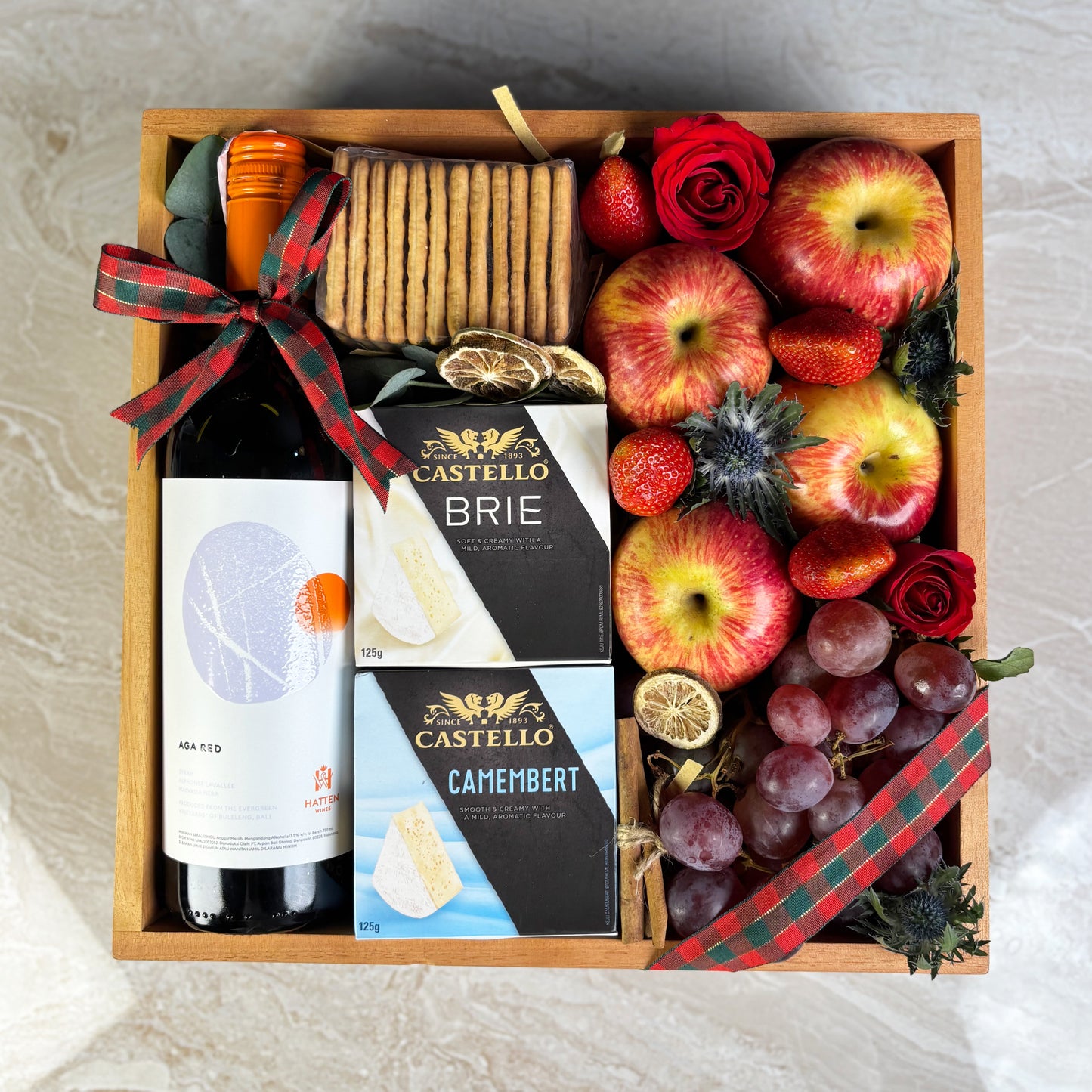 Hatten Red Wine & Fruit Cheese Hamper