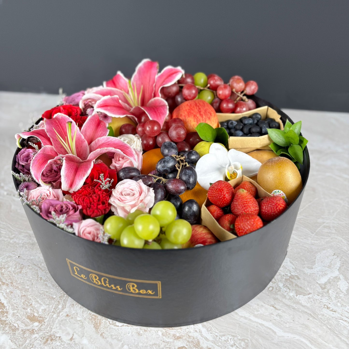 Berries Blushing Grand Round Fruit Box