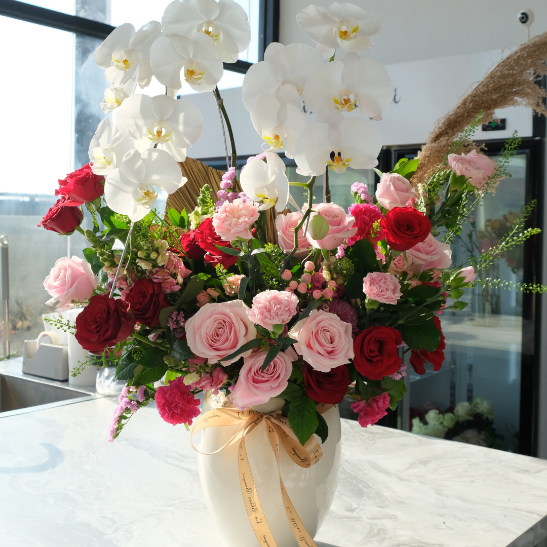 rangkaian anggrek arrangement with red rose, soft pink, carnation florist jakarta indonesia
