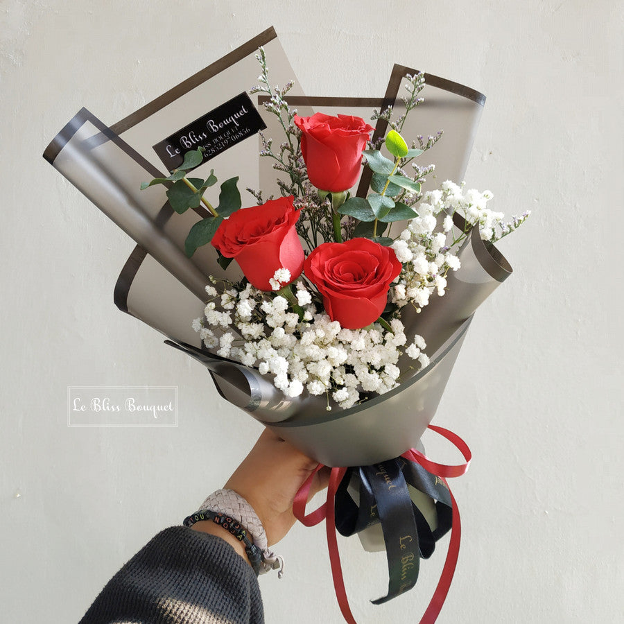 Signature Three Rose Smallie Bouquet