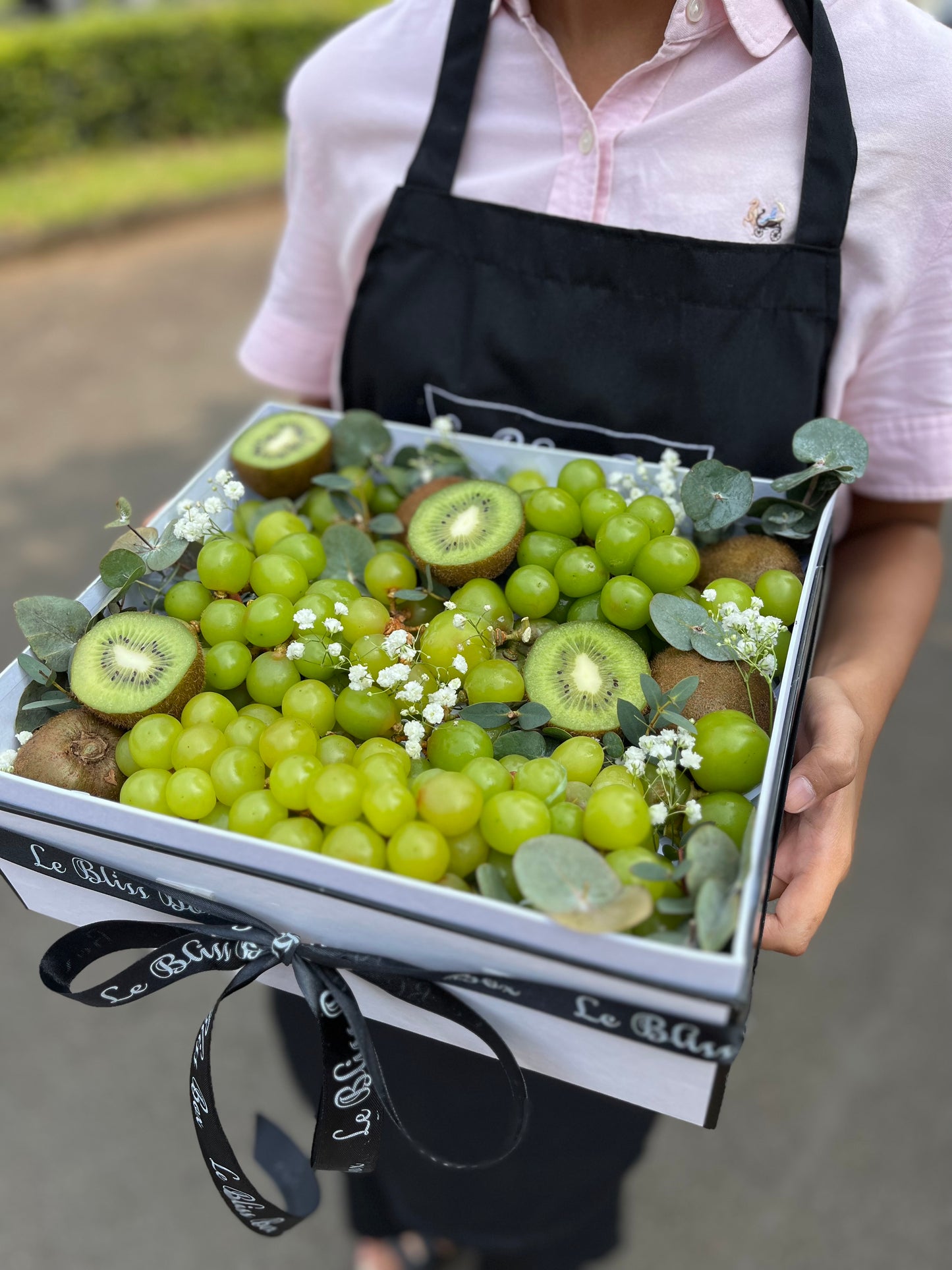 Green Grapes Kiwi Fruit Box