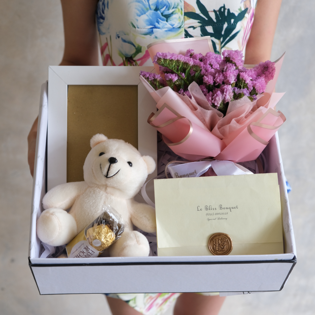 Love Bird Premium Gift Box Soft Edition - Le Bliss Bouquet