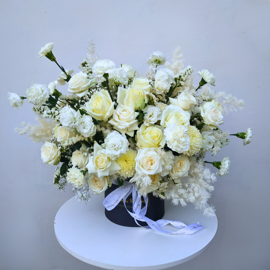 White Lisianthus Rose Polar Grand Bloombox