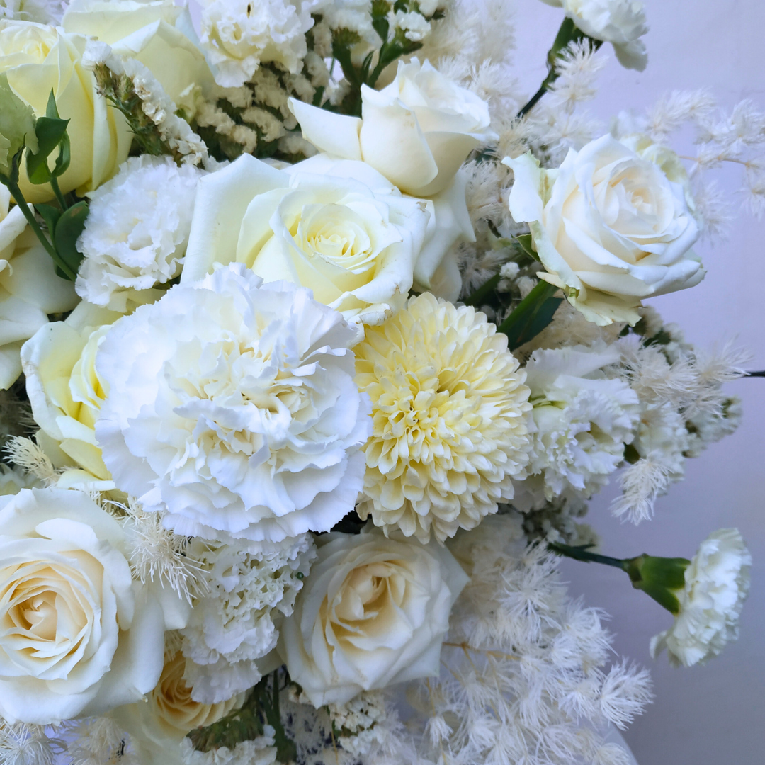 White Lisianthus Rose Polar Grand Bloombox