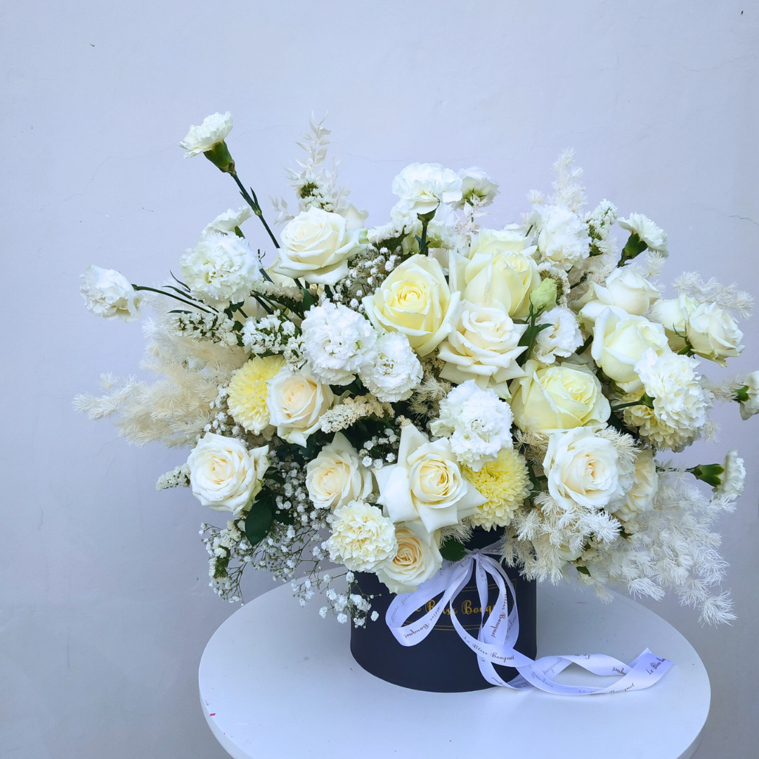 White Lisianthus Rose Polar Grand Bloombox