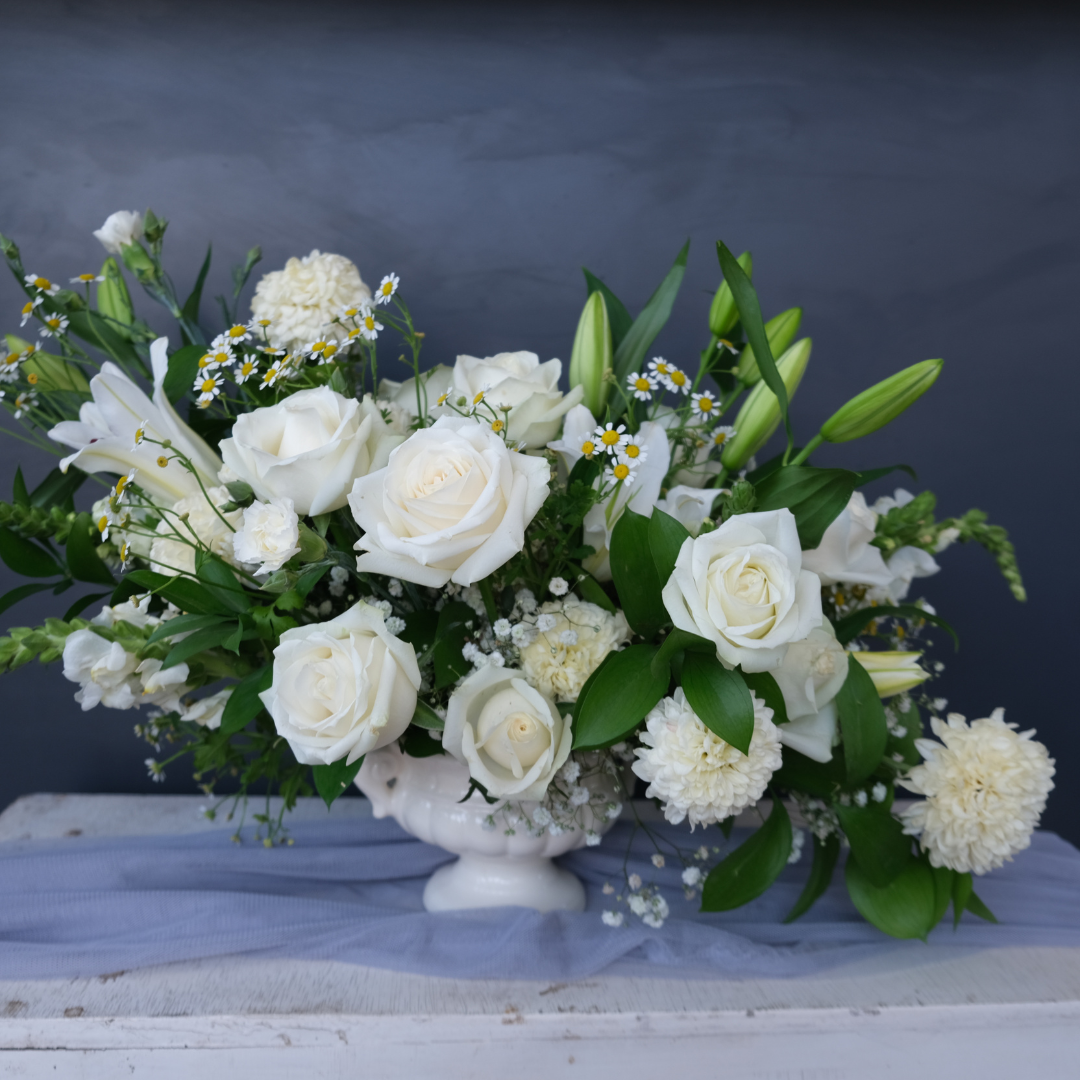 White Theme Lily Vase - Le Bliss Bouquet