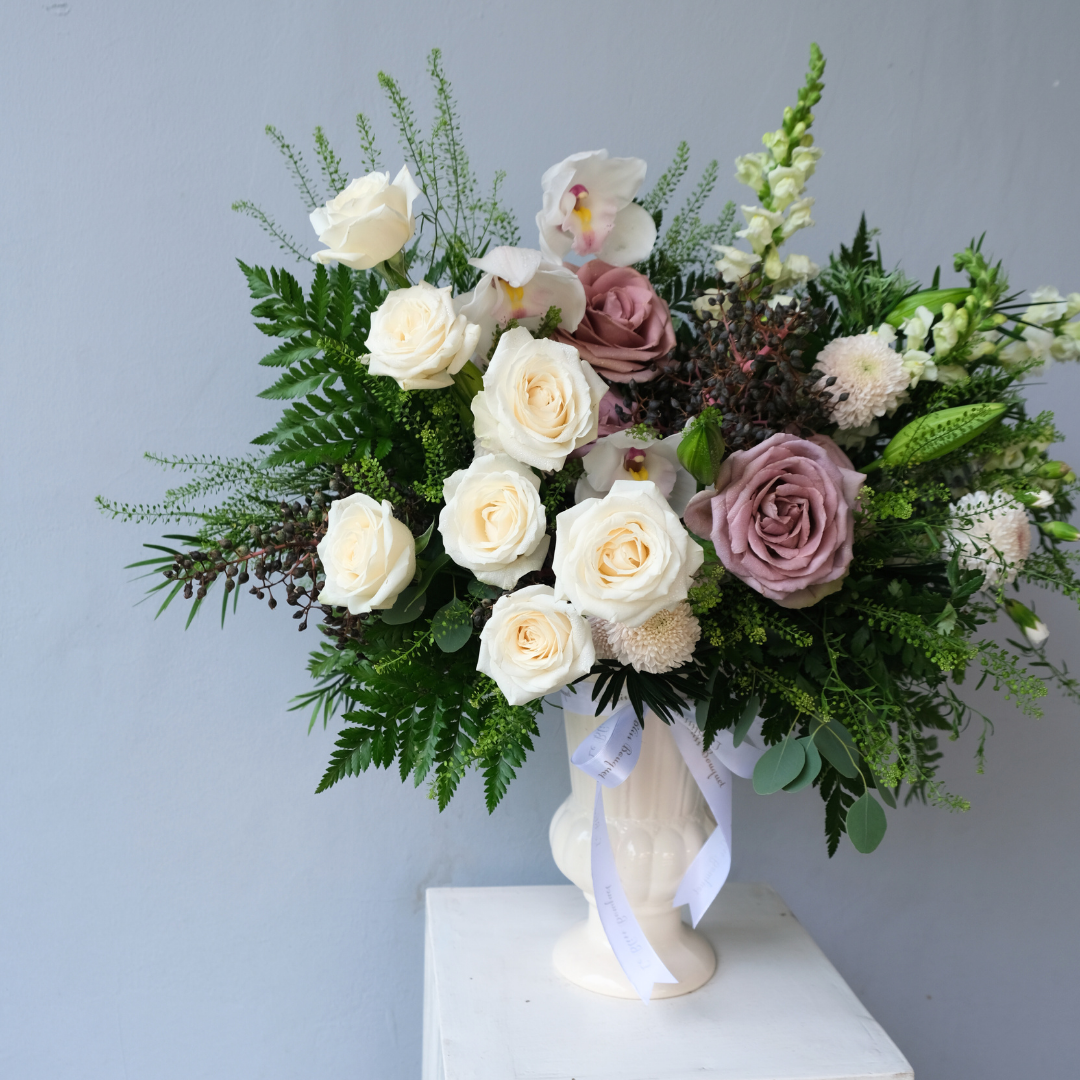 Green White Amnesia Rose Grand Vase - Le Bliss Bouquet