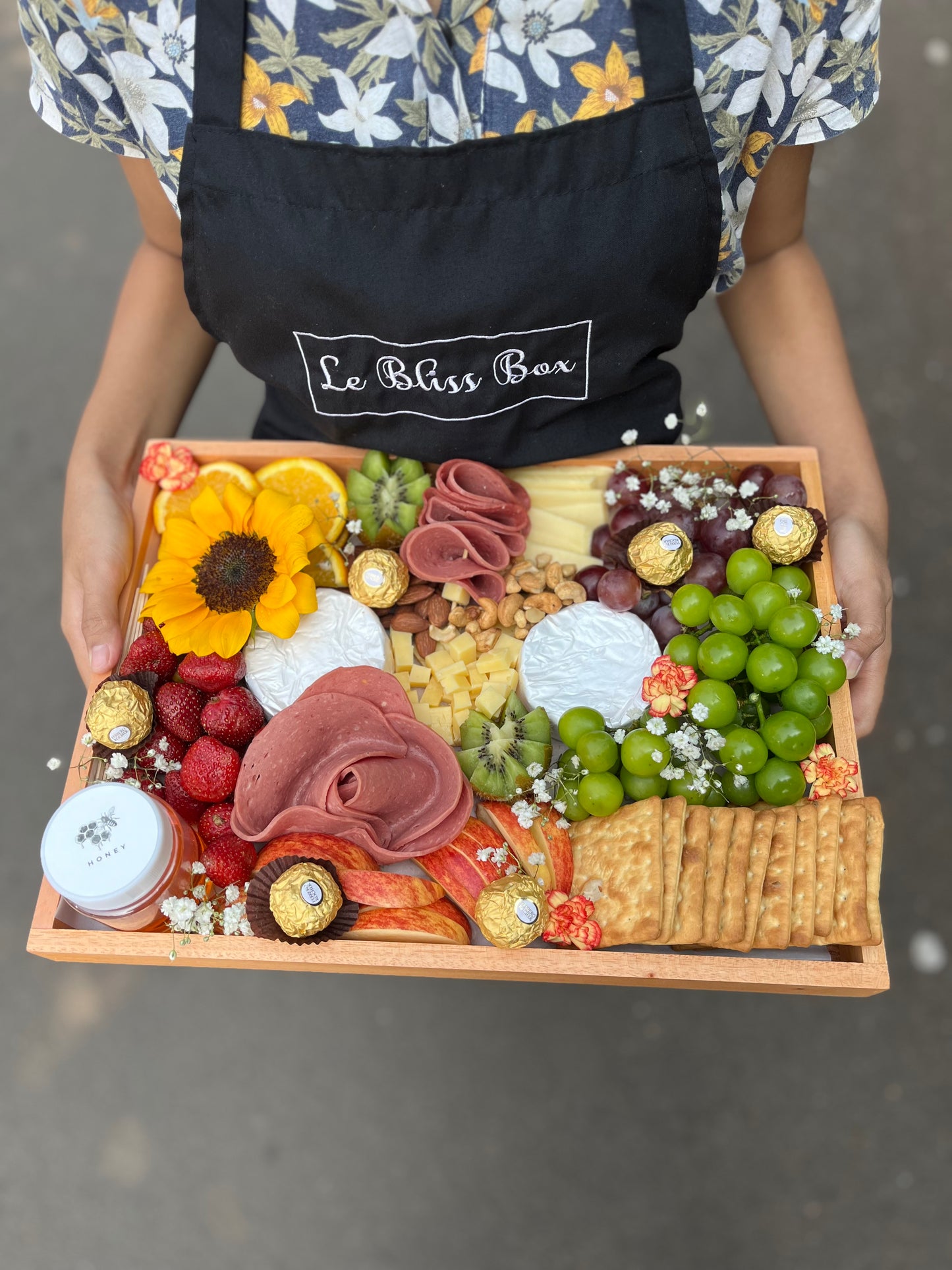 Charcuterie board and fruit cheese platter in Jakarta, Bintaro, and Jabodetabek.