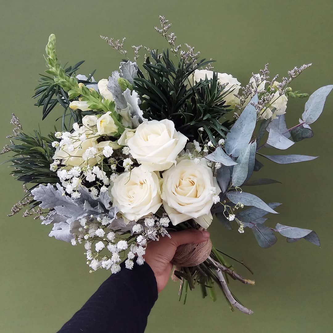 White Theme Prewed Bouquet