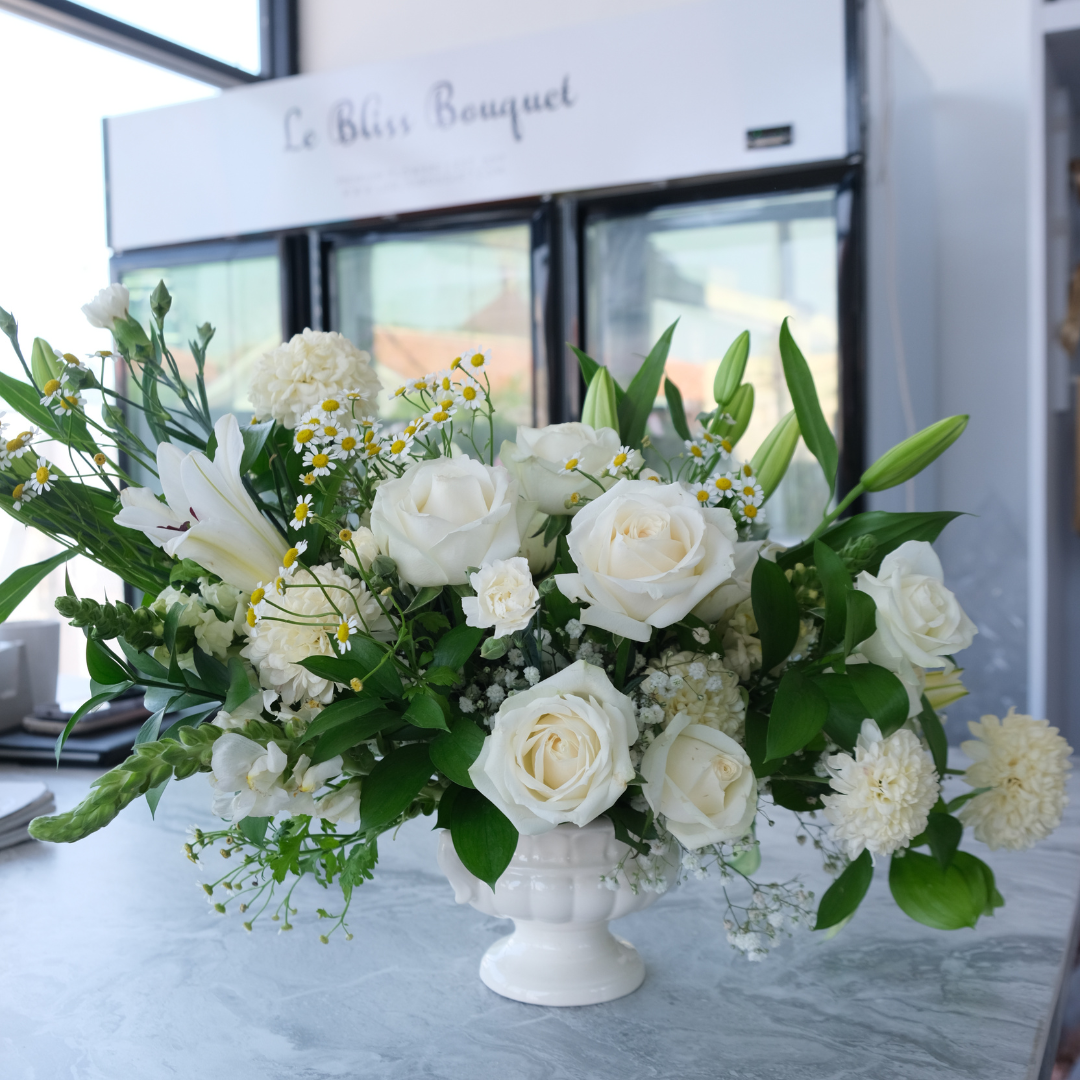 White Theme Lily Vase - Le Bliss Bouquet