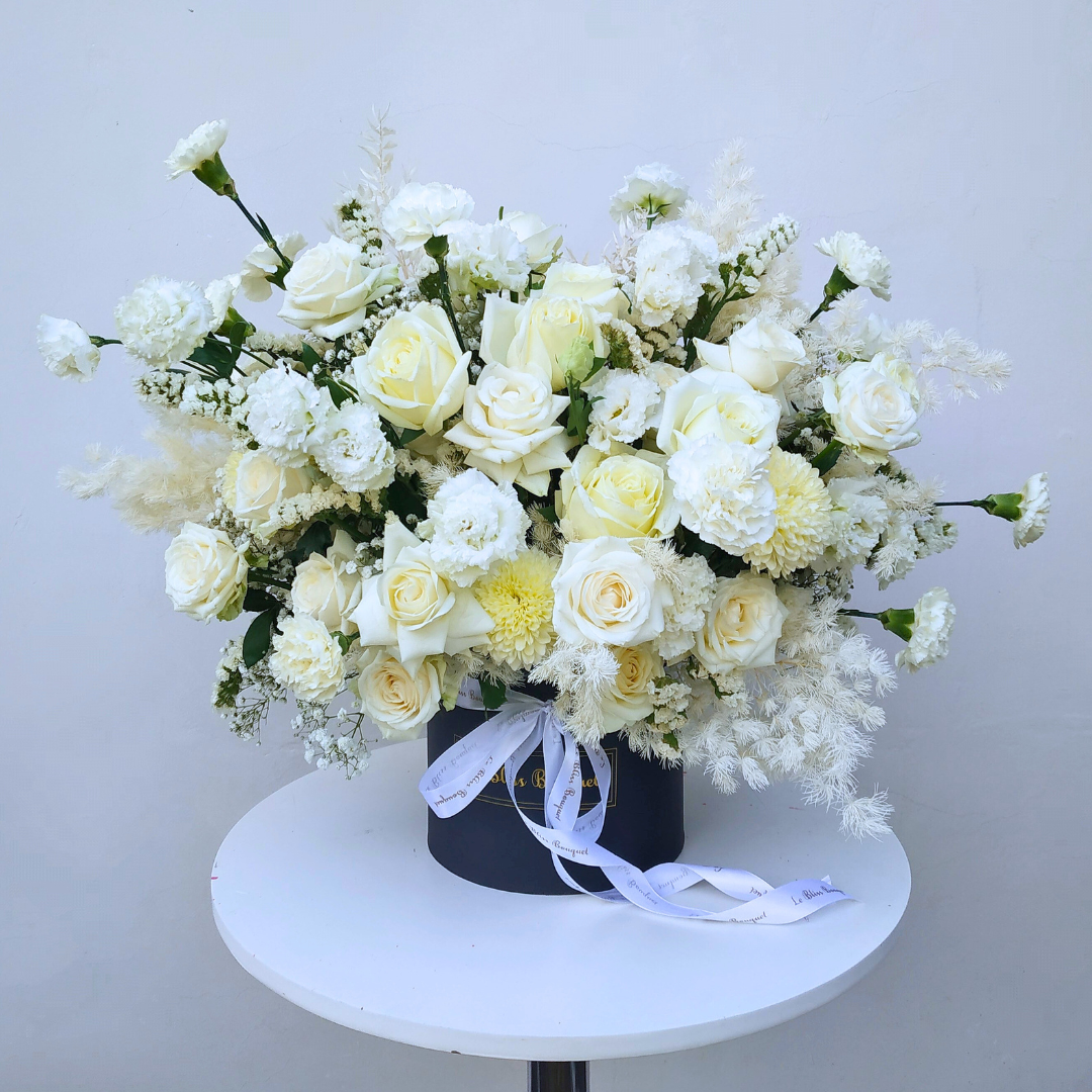 White Lisianthus Rose Polar Grand Bloombox