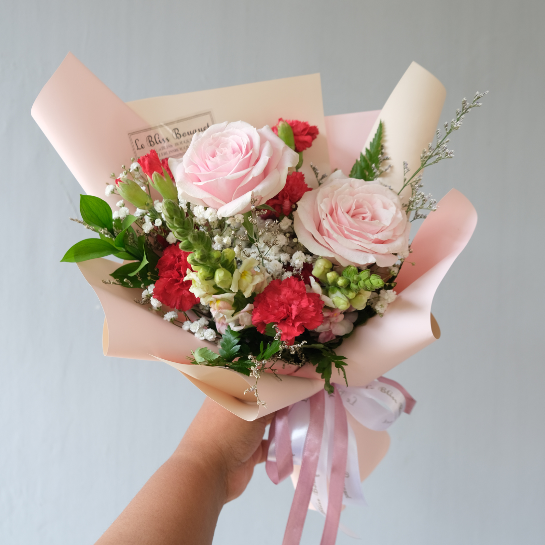 Signature Two Rose Smallie Bouquet