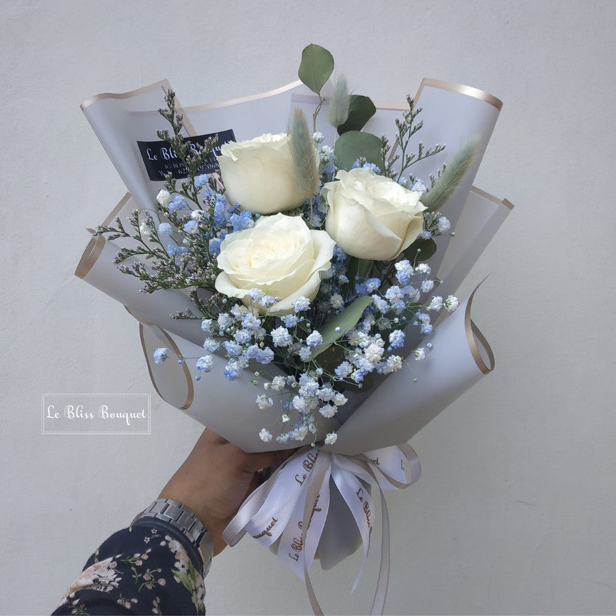 Signature Three Rose Smallie Bouquet