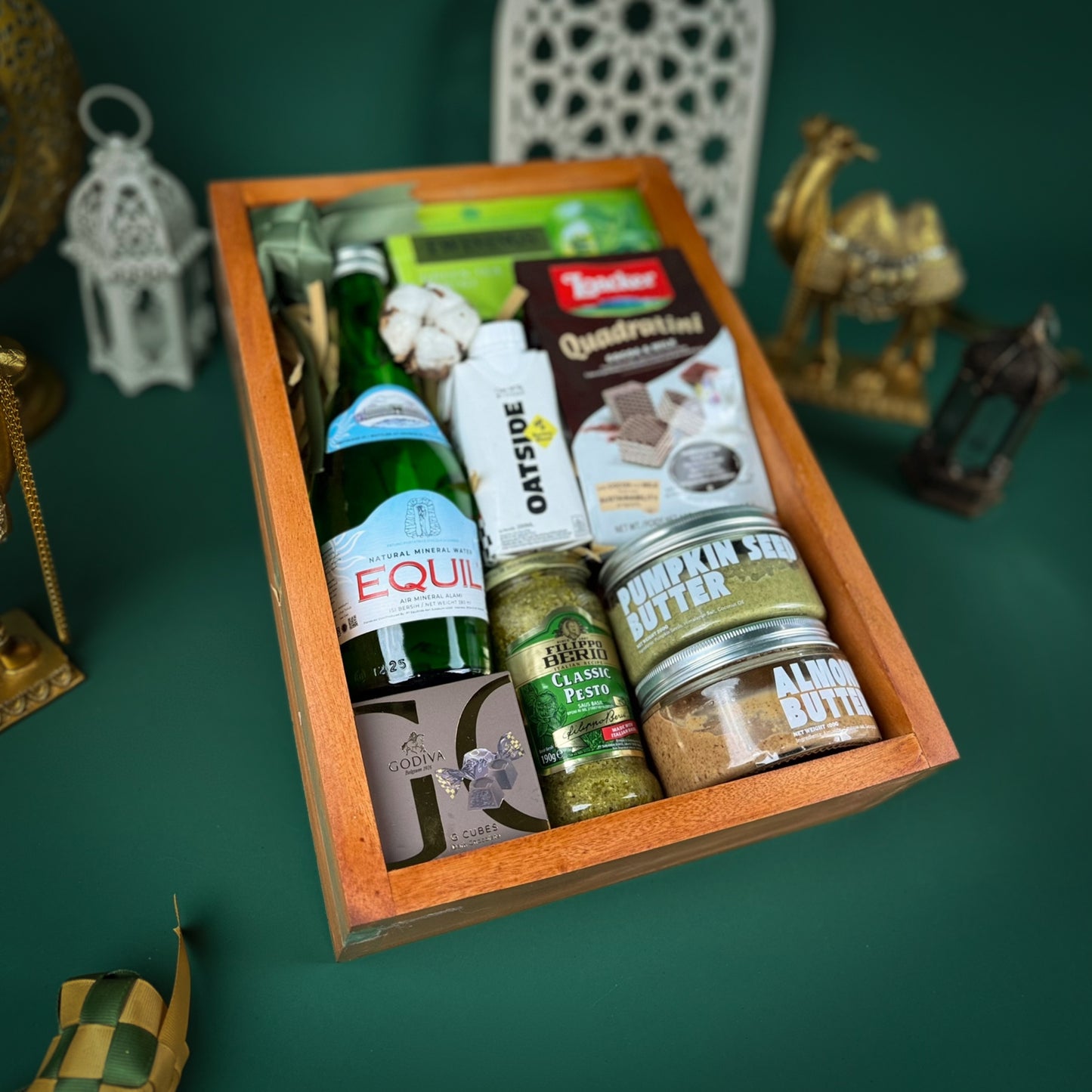 Emerald Select Wooden Gourmet Hamper