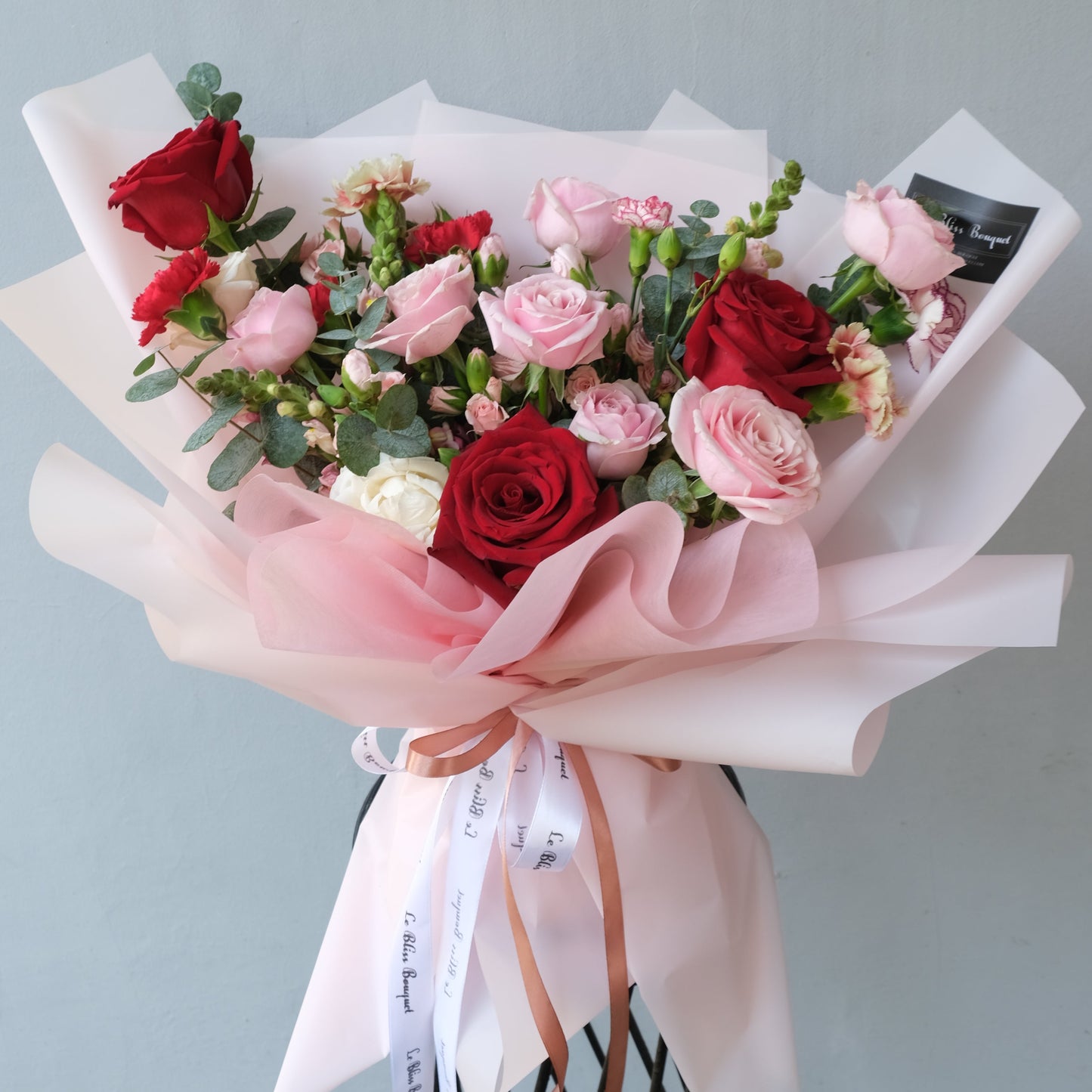 Bouquet of flowers with pink and red roses on a light gray background. red explorer rose with soft pink rose. florist jakarta, florist surabaya, florist cirebon