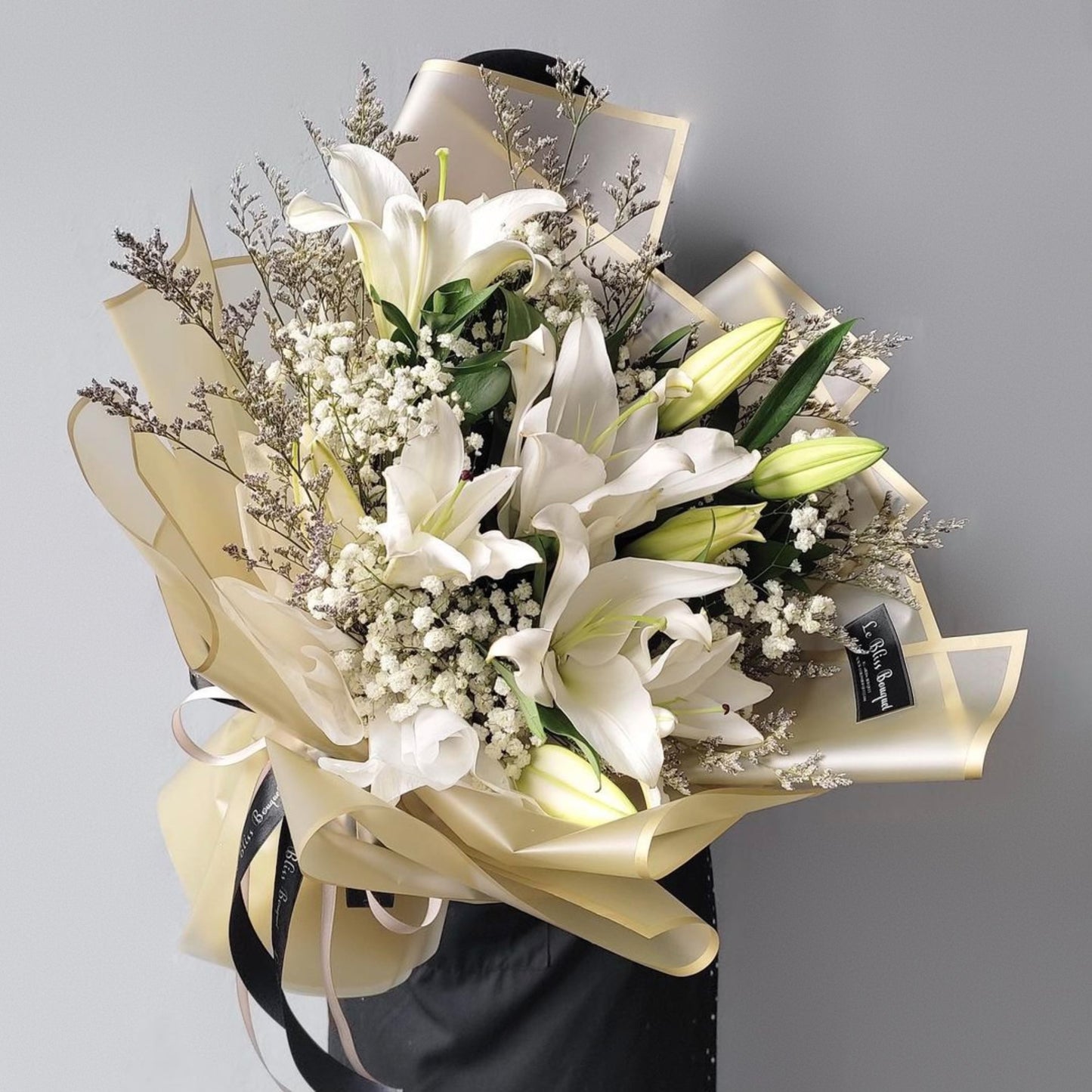 Bouquet of white lily - Graceful and pure — Le Bliss Bouquet’s White Lily Large Bouquet is perfect for love, sympathy, or celebration. Delivery to Jabodetabek, Surabaya & Cirebon.