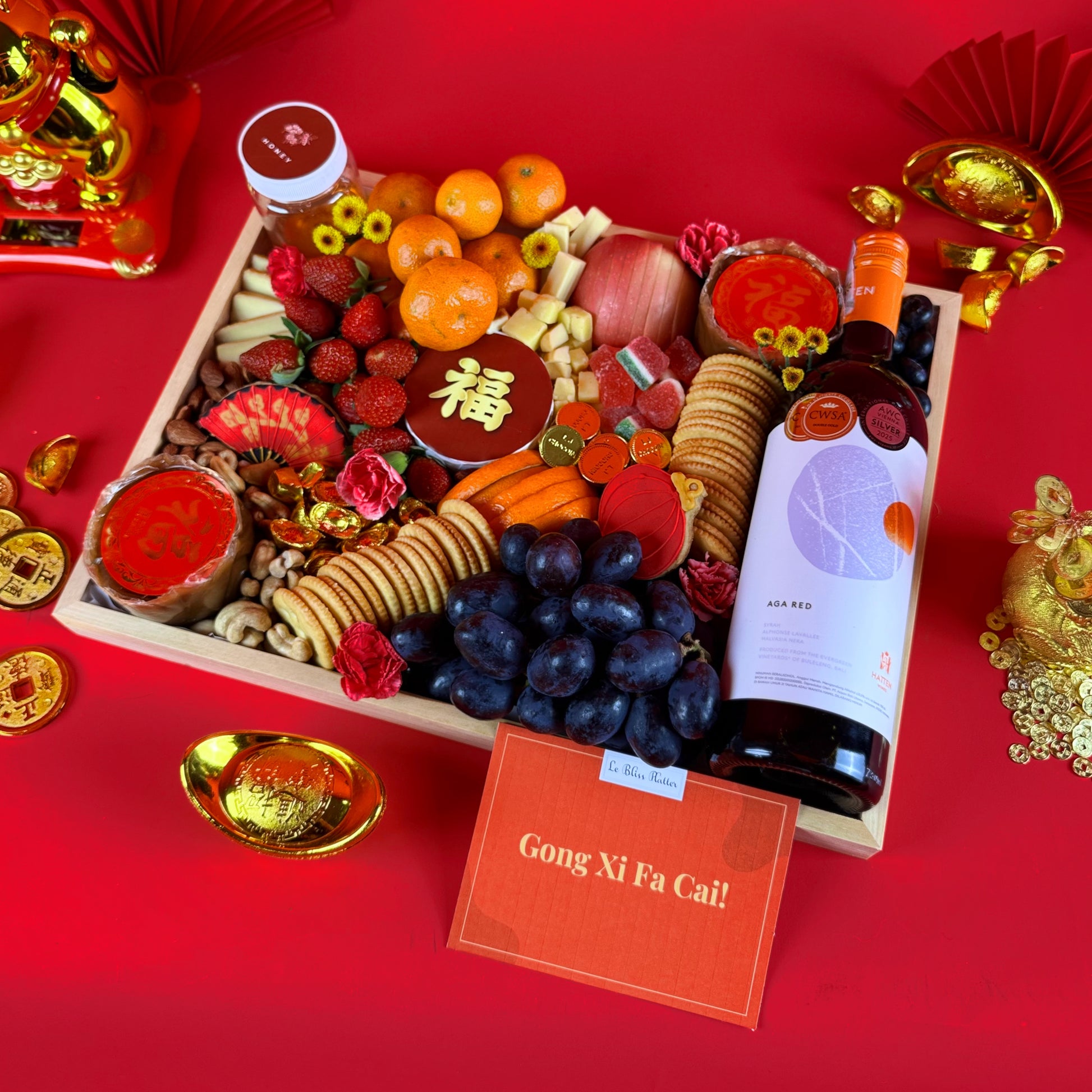 Chinese New Year fruit hamper with wine by Le Bliss Platter – luxury Gong Xi Fa Cai gift tray in Jakarta, Surabaya, and Cirebon