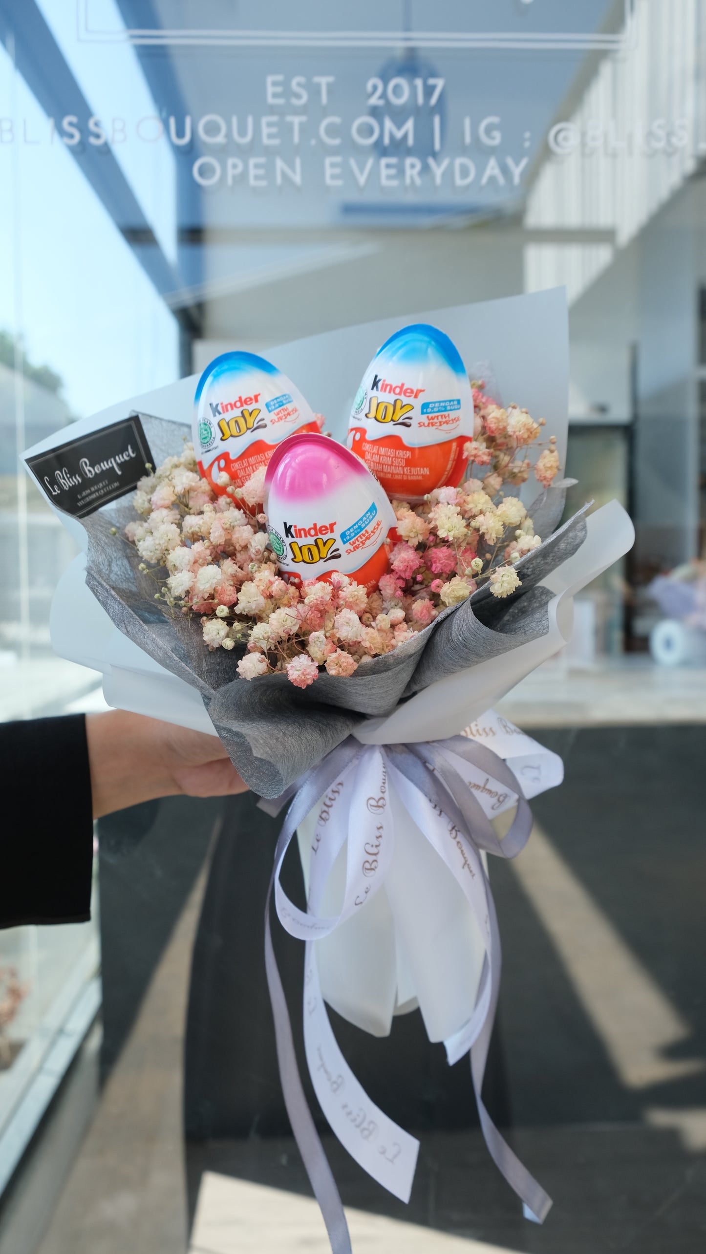 Trio Kinderjoy Babysbreath Bouquet