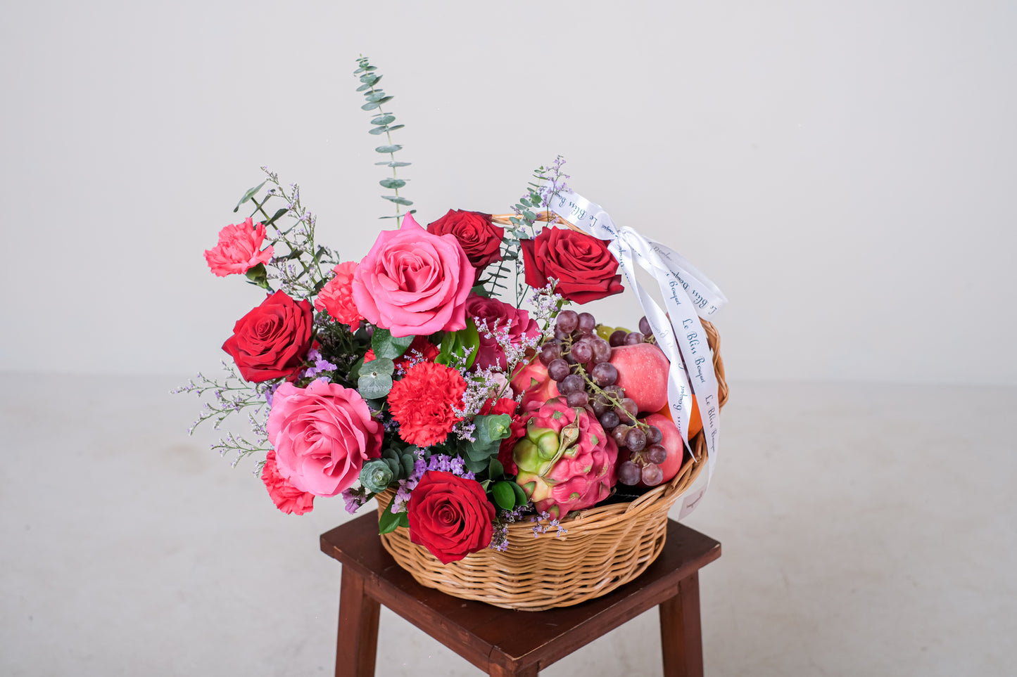 Fresh Fruits and Ecuadorian Flowers Grand Rattan Basket | Parcel Buah