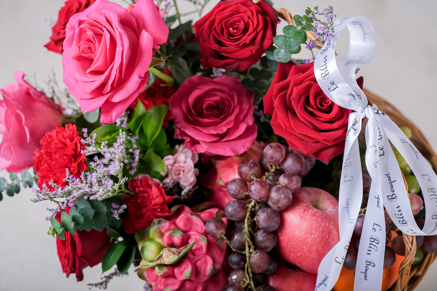 Fresh Fruits and Ecuadorian Flowers Grand Rattan Basket | Parcel Buah