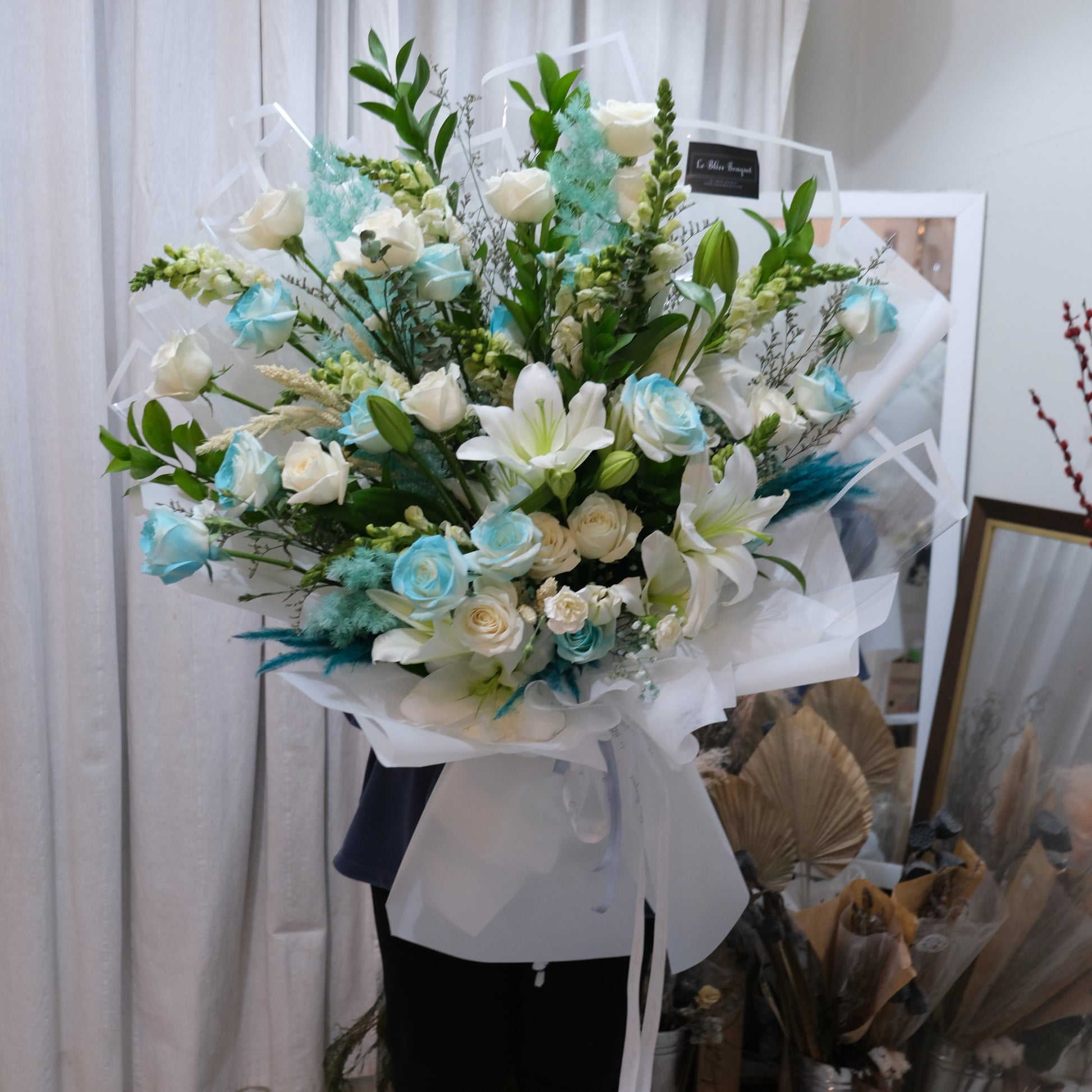 Blue White Extra Large Bouquet - Le Bliss Bouquet