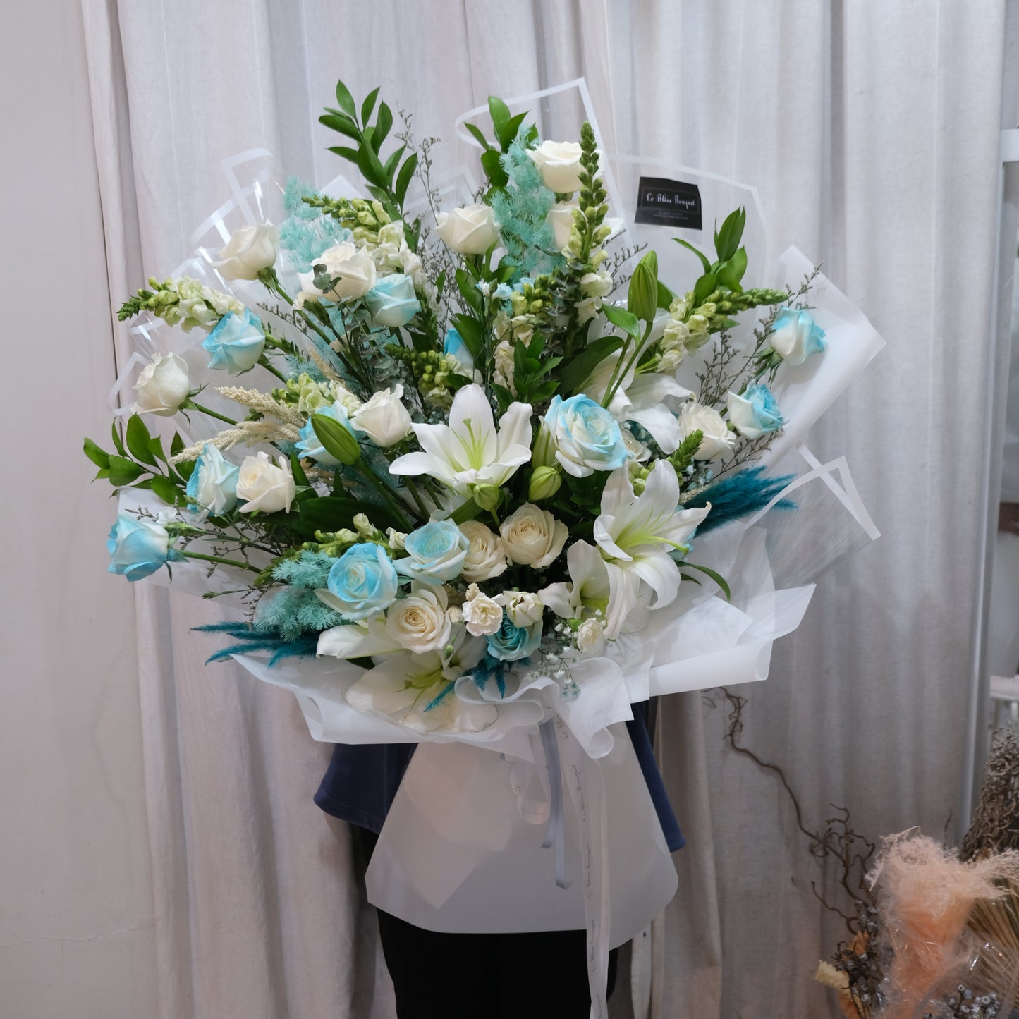 Blue White Extra Large Bouquet - Le Bliss Bouquet