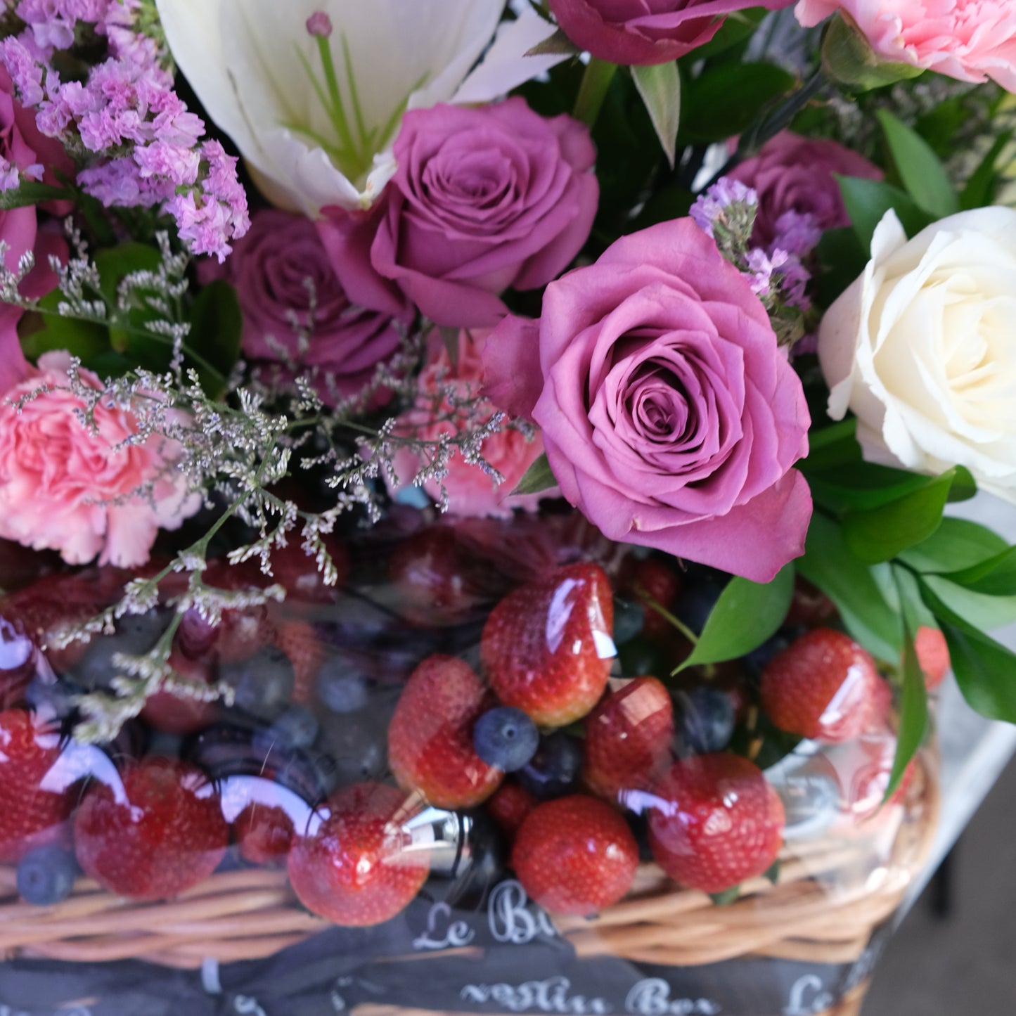 Grand Berries Flower Rattan