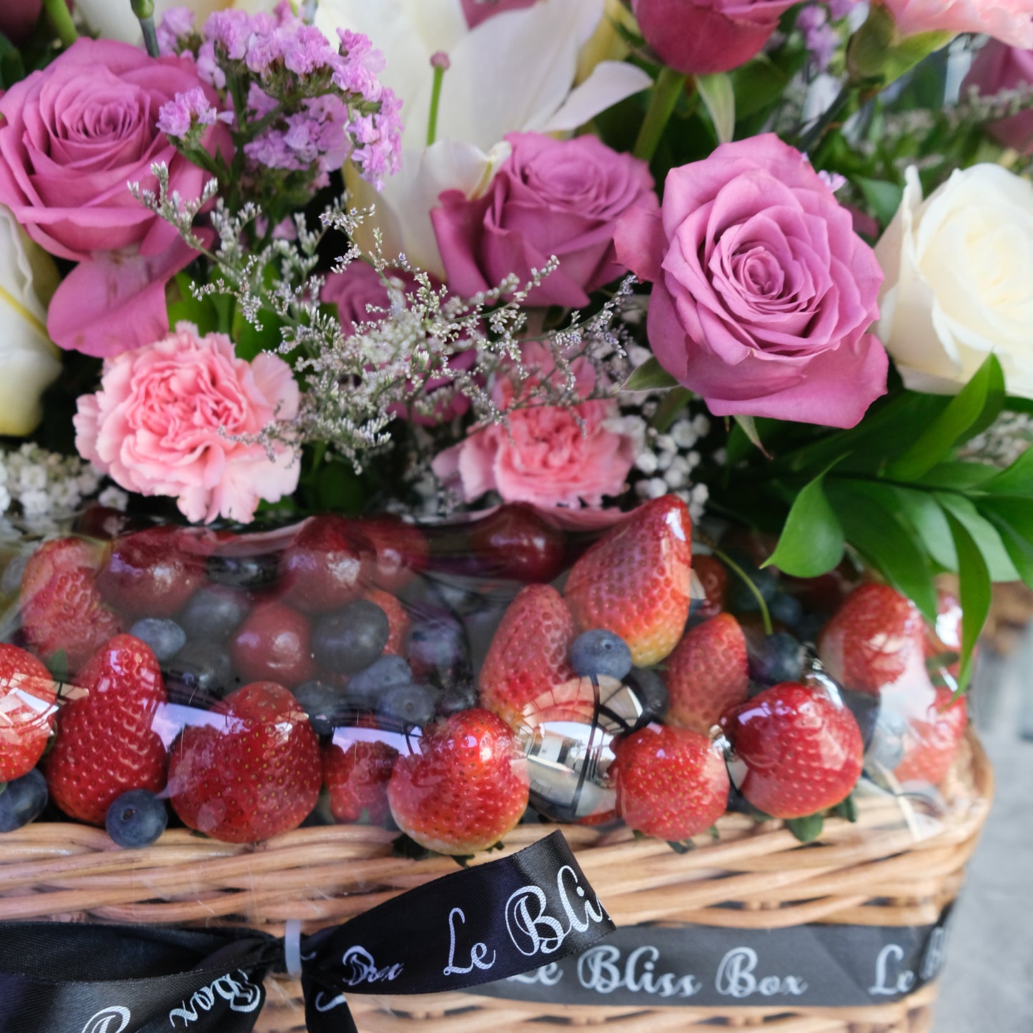 Grand Berries Flower Rattan