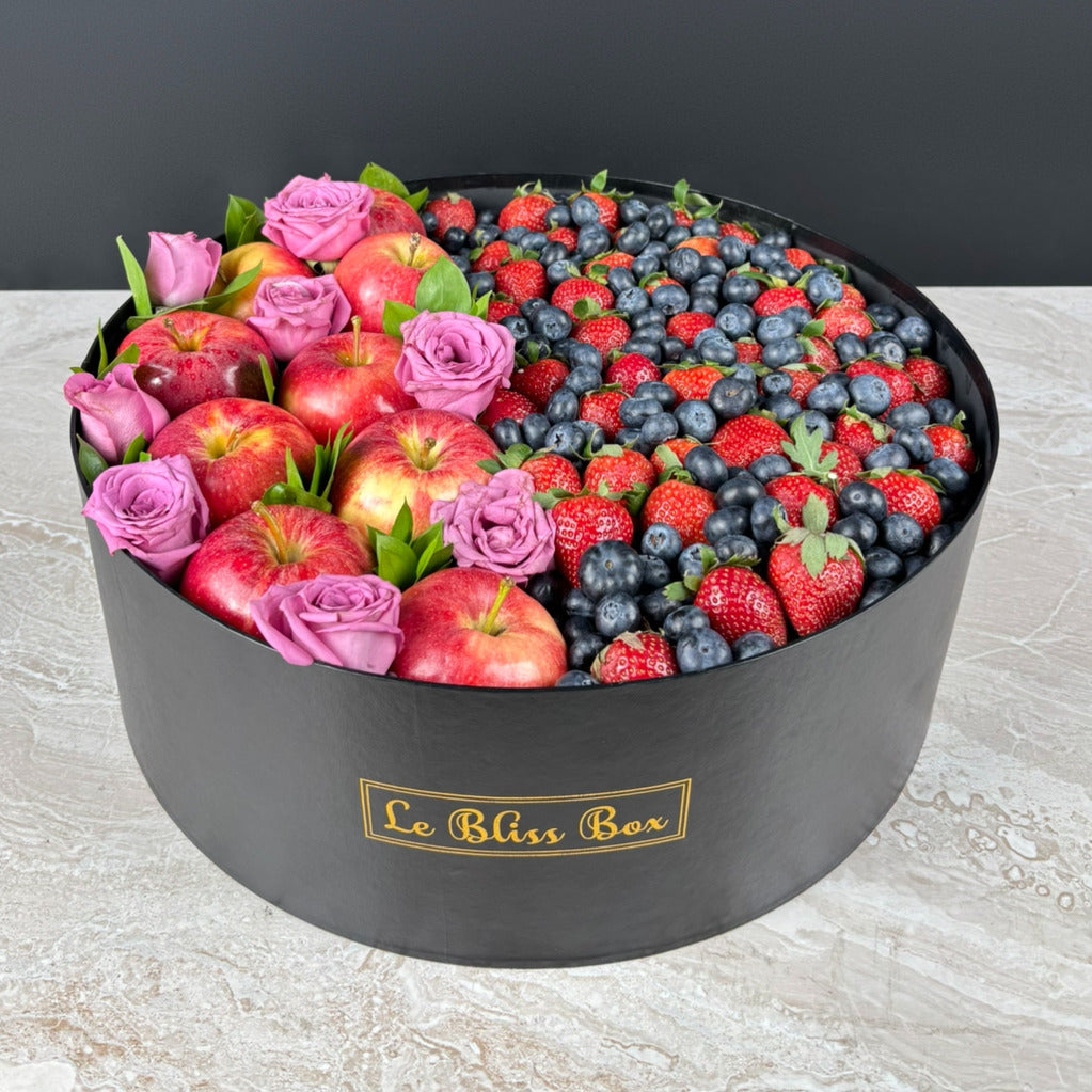 Decorative box filled with fruits and flowers on a light surface. Premium Apples & Berries Round Fruit Box dari Le Bliss Box. Parcel buah segar untuk gift mewah di Surabaya, Jakarta, Tangerang & Cirebon. Cocok untuk hadiah sehat & elegan. kado hari ibu surabaya