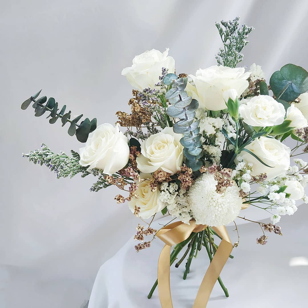 White Theme Prewed Bouquet