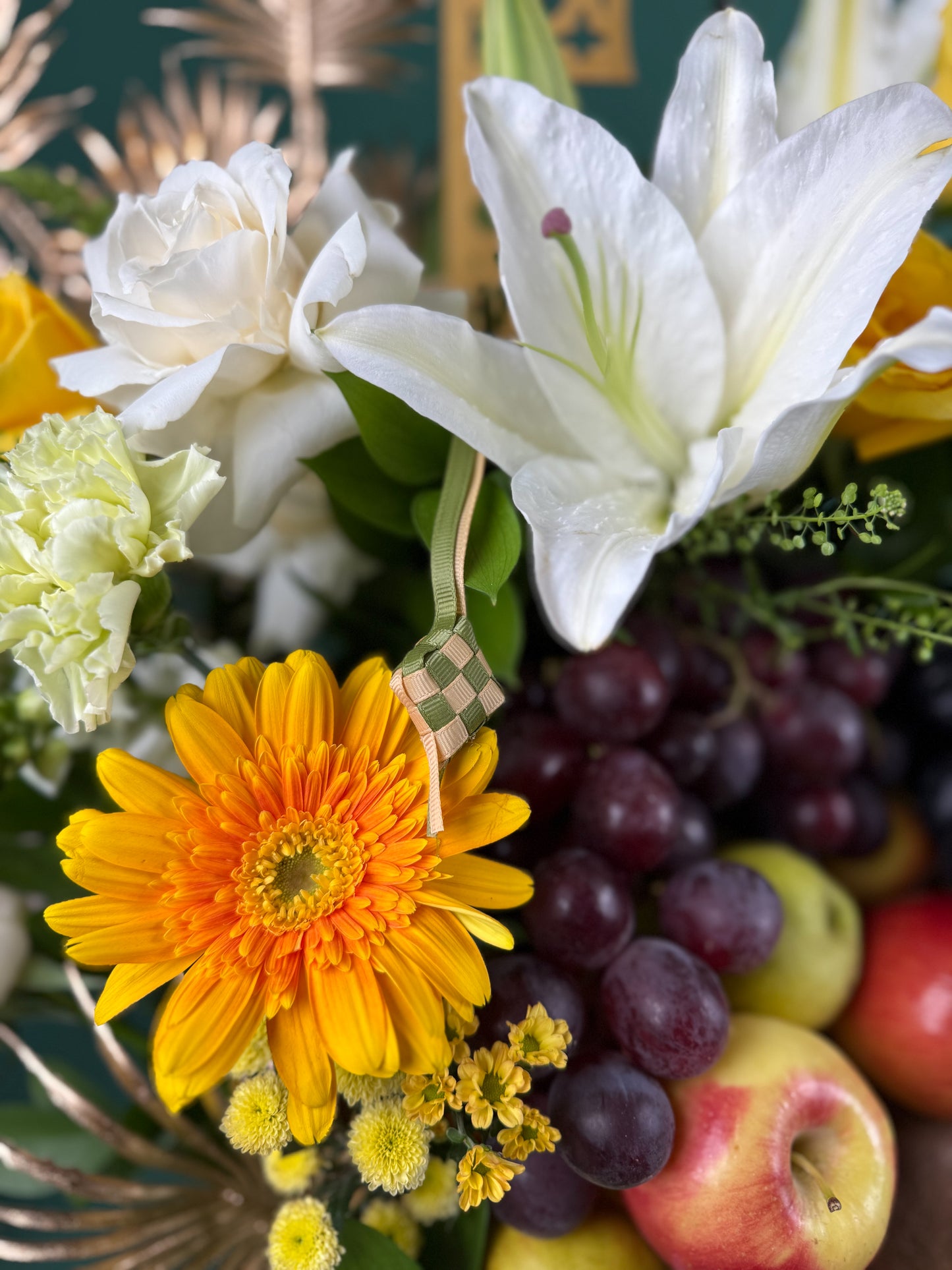 Golden Crescent Grand Fruit Parcel