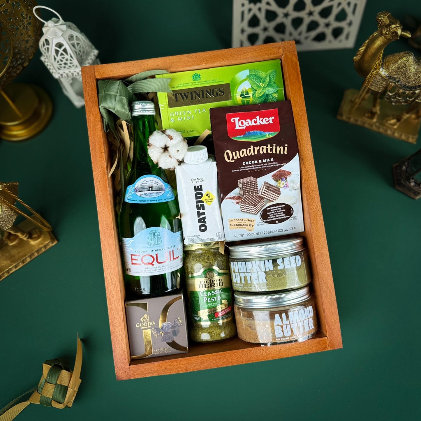 Emerald Select Wooden Gourmet Hamper