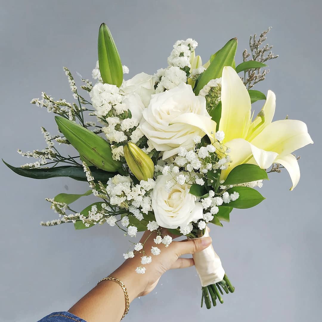 White Theme Prewed Bouquet