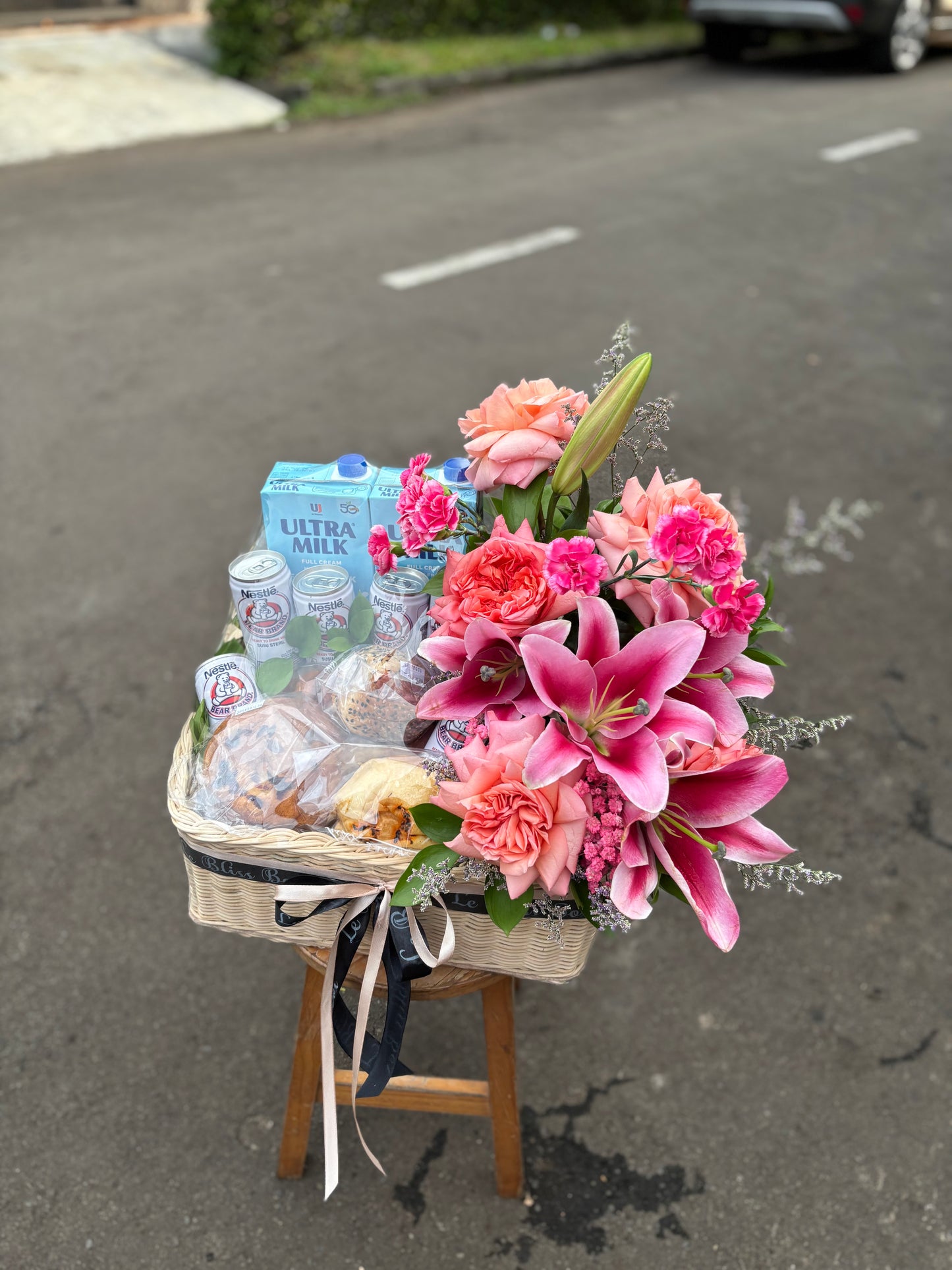 Bread Milk Gourmet Hamper