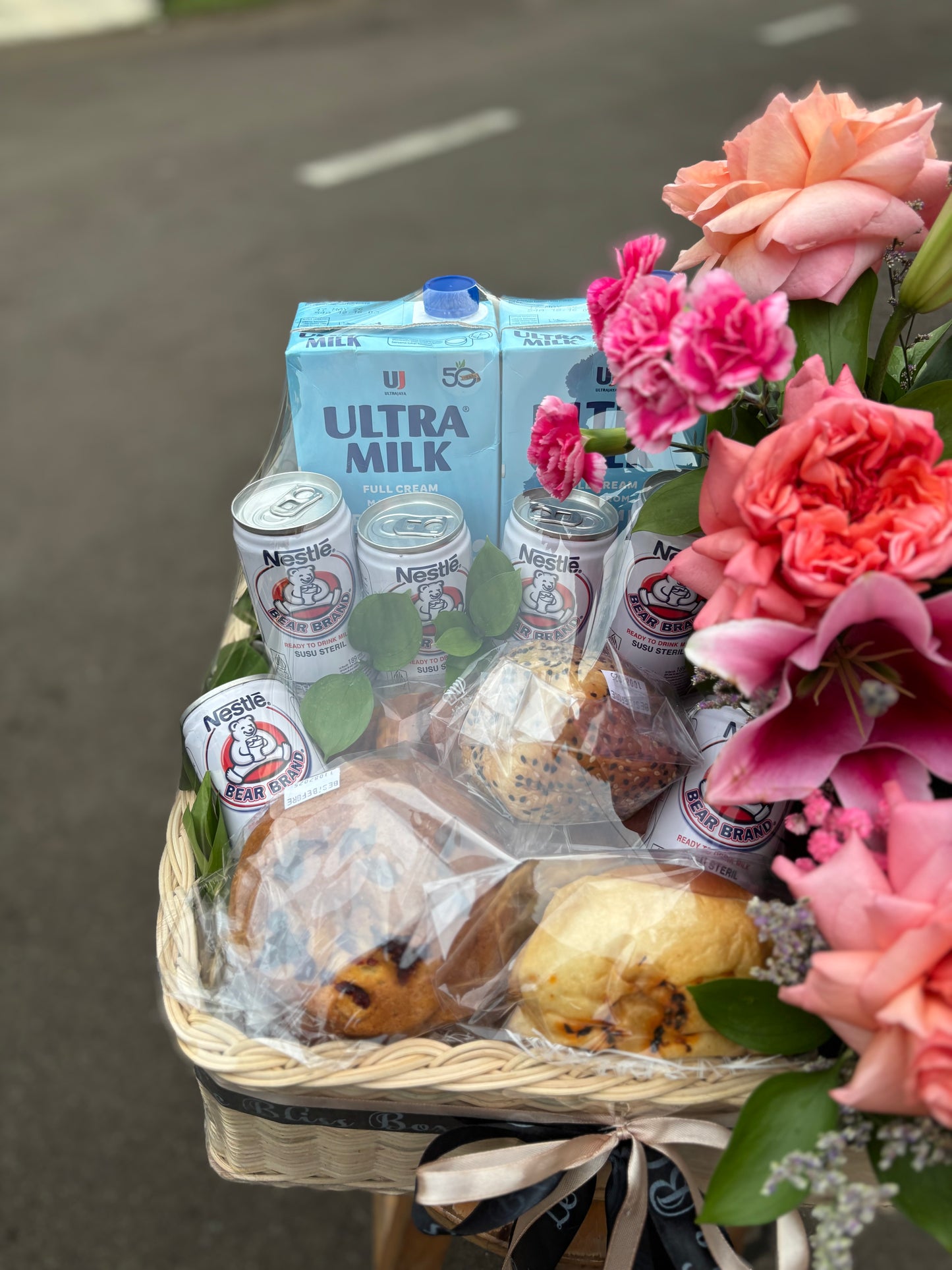 Bread Milk Gourmet Hamper