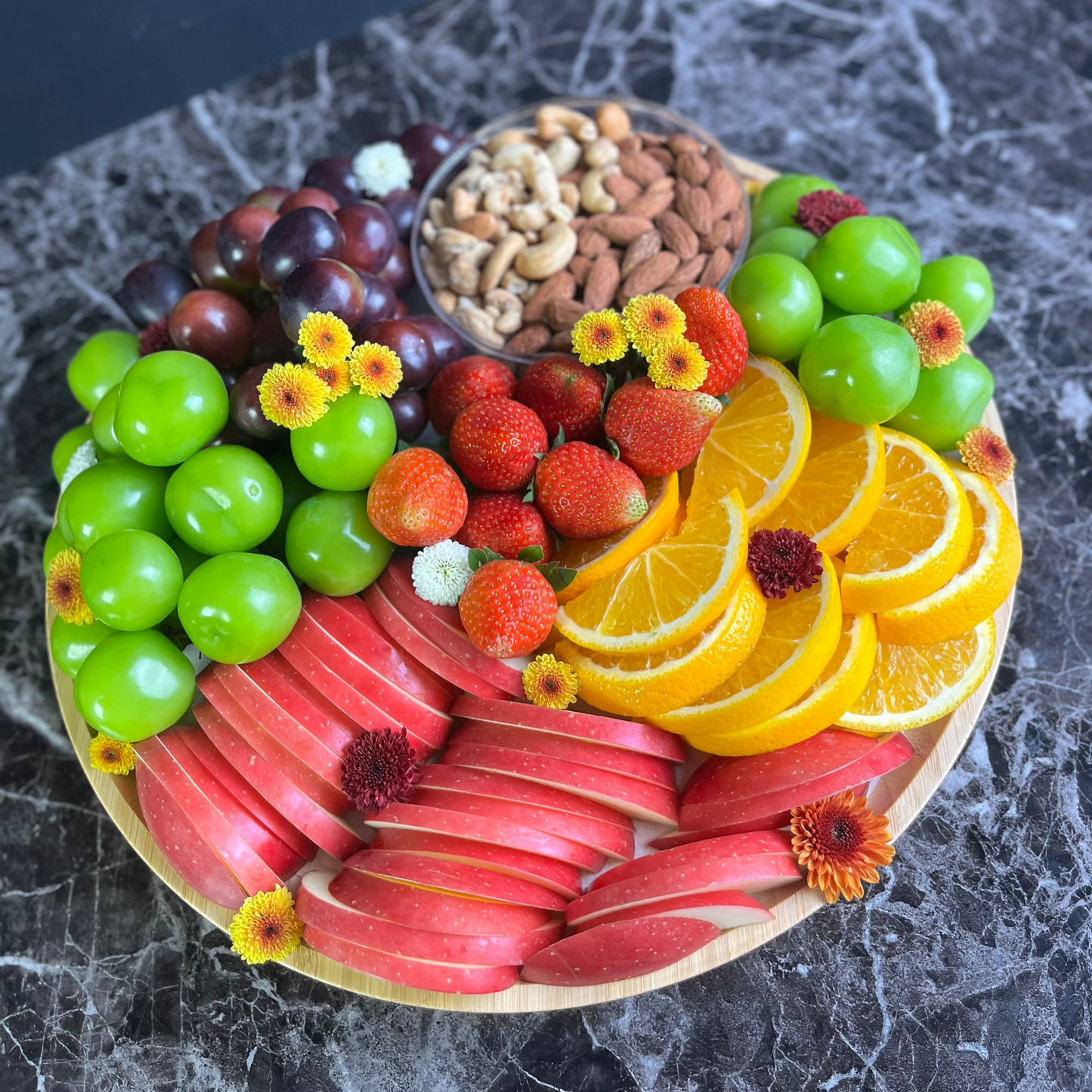 Round Fruit Platter Jakarta and Surabaya. With cashew and almond. By Le bliss platter.