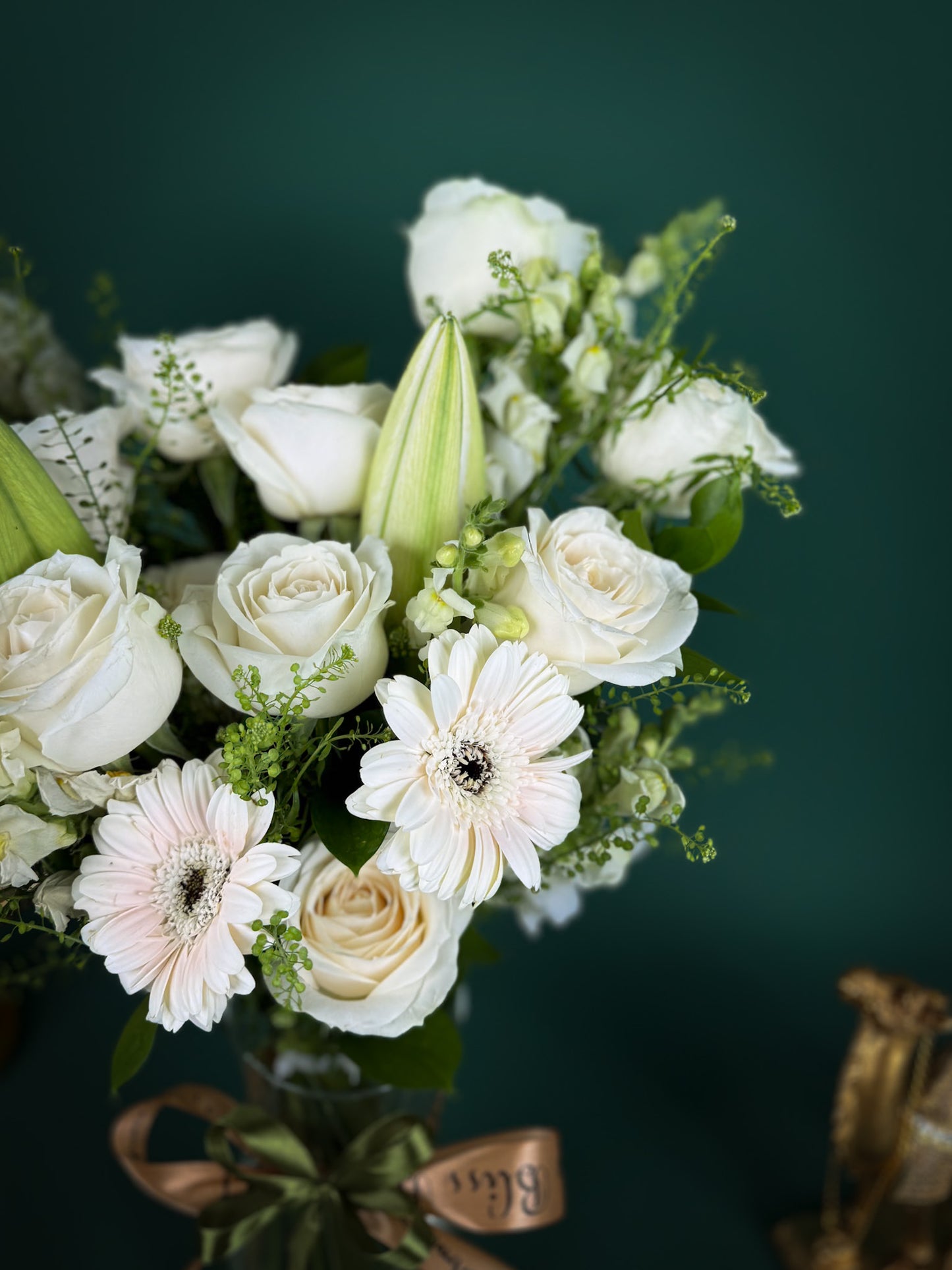 Layali Blanc Vase Arrangement