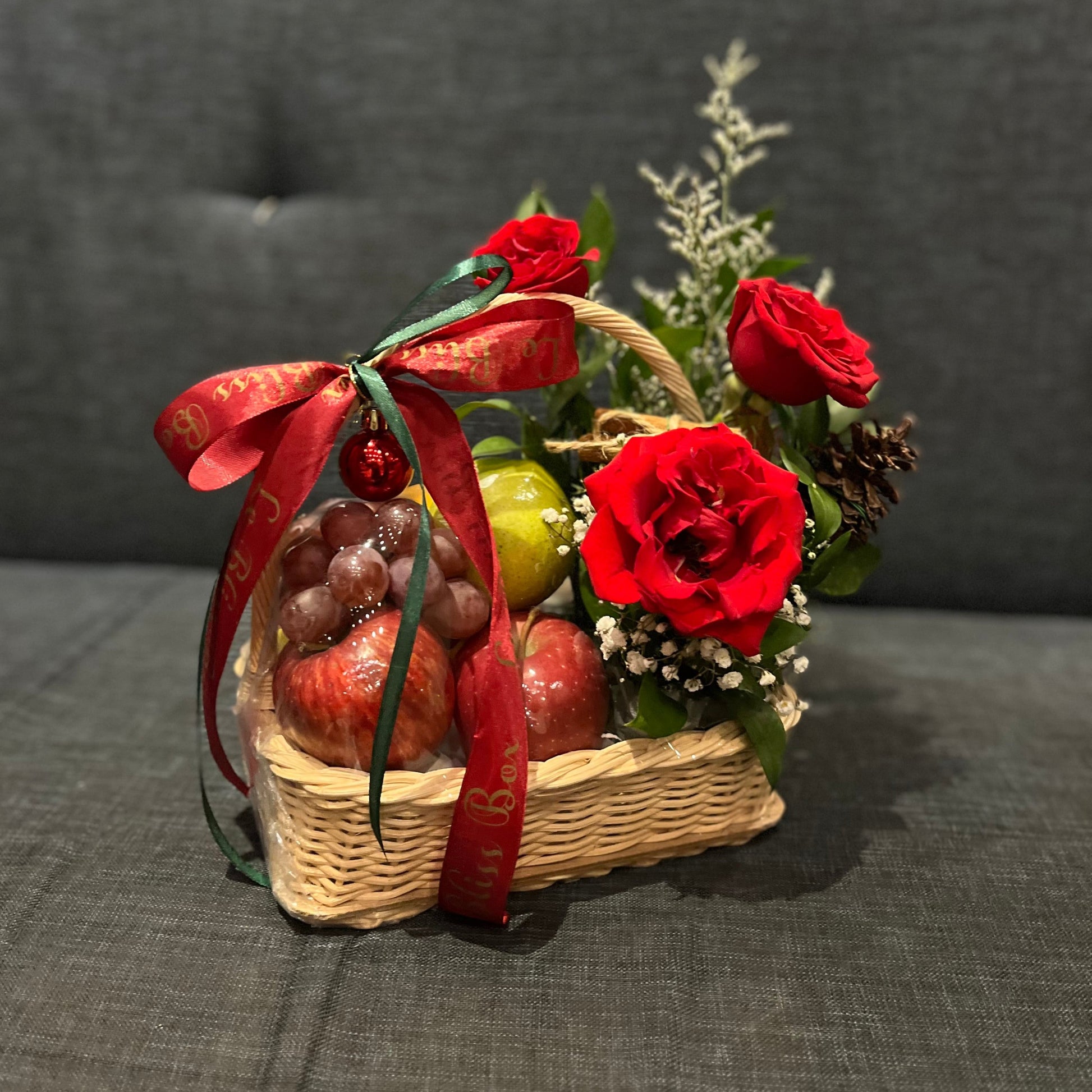 Parcel Buah Natal berisi buah-buahan segar dan premium.