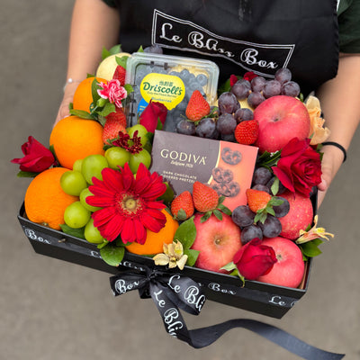 Pretzel Godiva Hamper with fruit combination by Le Bliss delivery to jakarta, Bintaro, surabaya area - indonesia