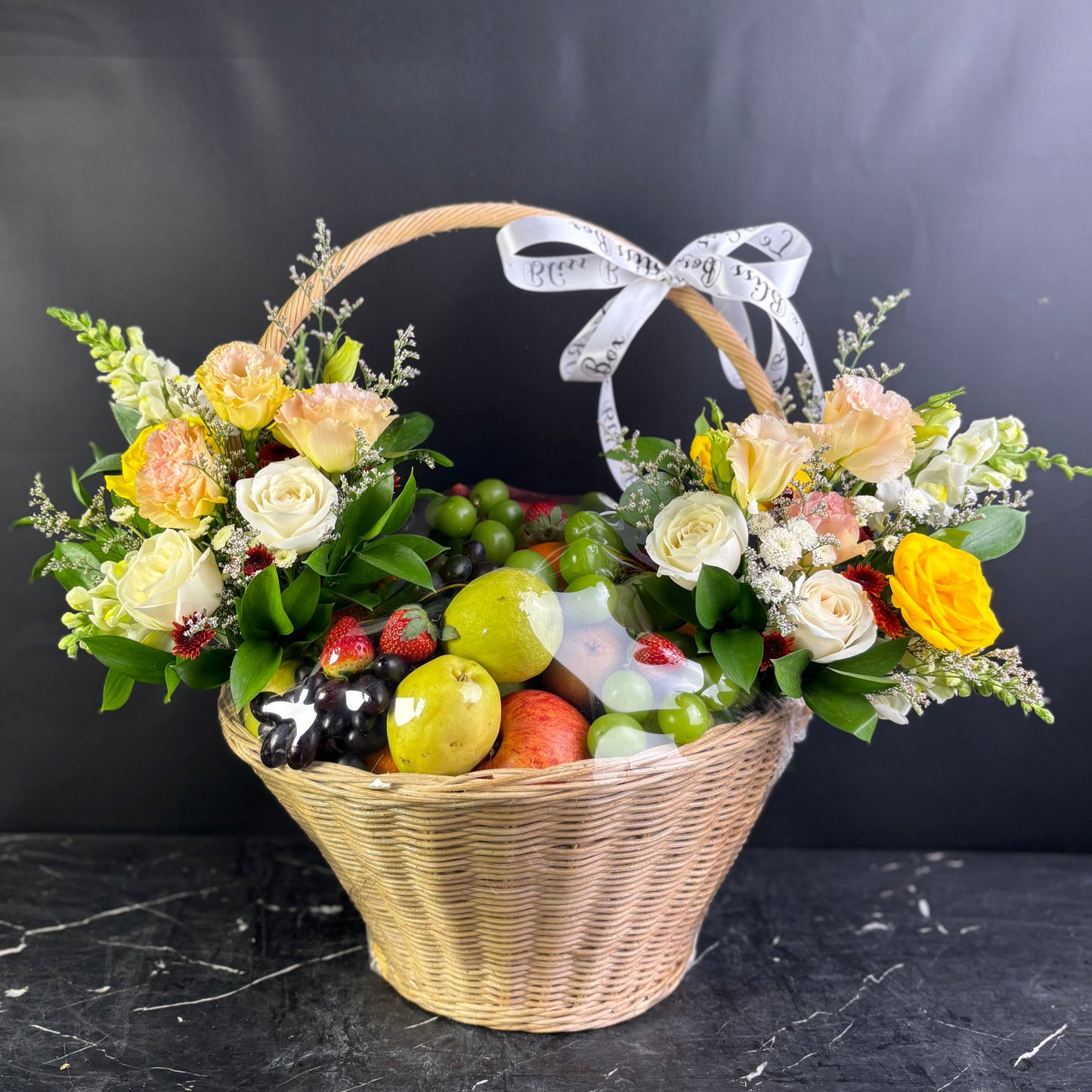 Royal harvest fruity parcel, parcel buah surabaya, parcel buah jakarta, parcel buah indonesia, fruit hamper delivery by le bliss box