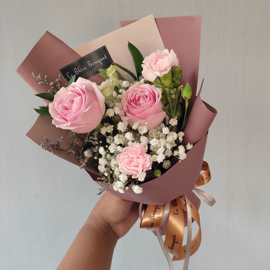 Signature Two Rose Smallie Bouquet