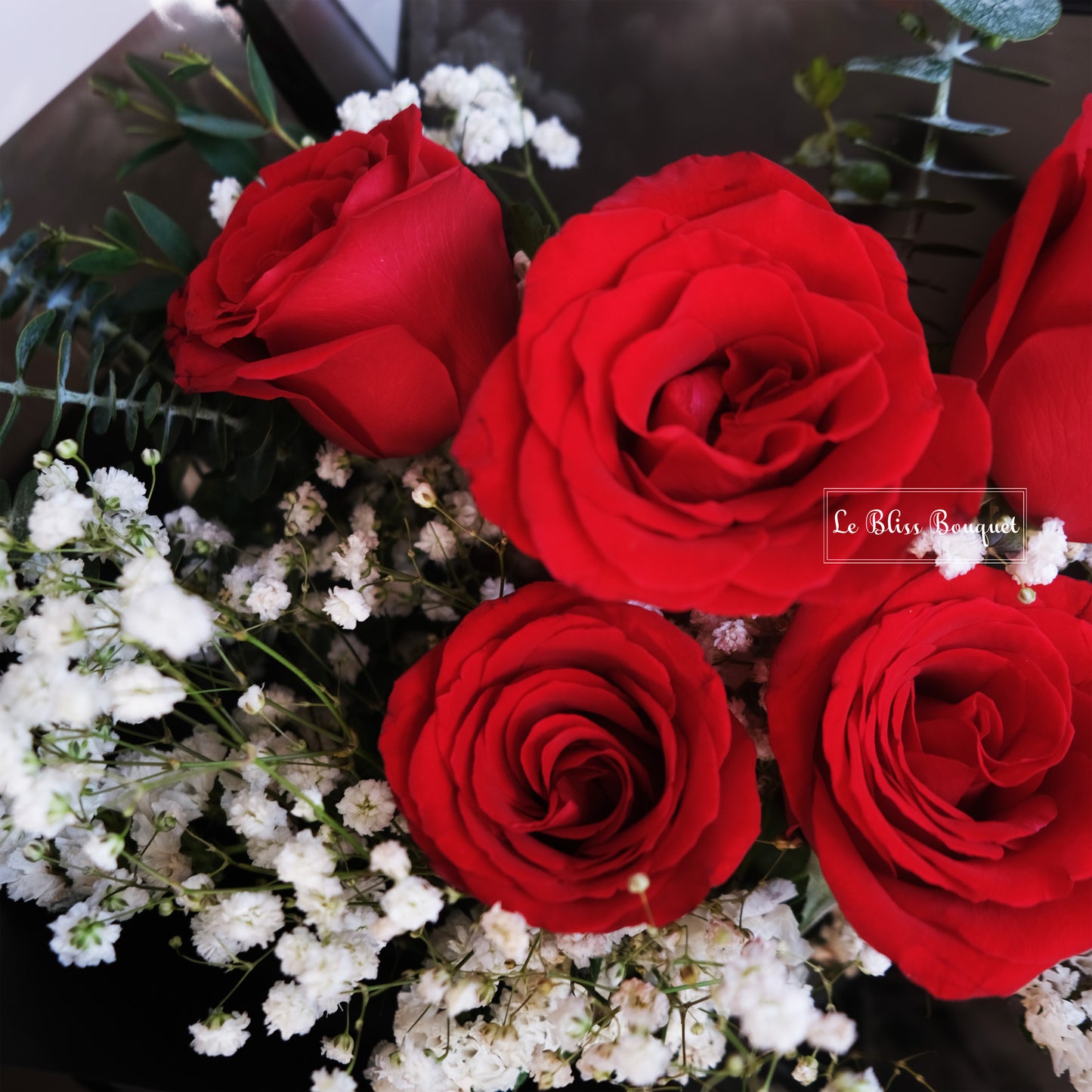 a classic arrangement of red roses symbolizing love. Same-day delivery across Jabodetabek, Surabaya & Cirebon.