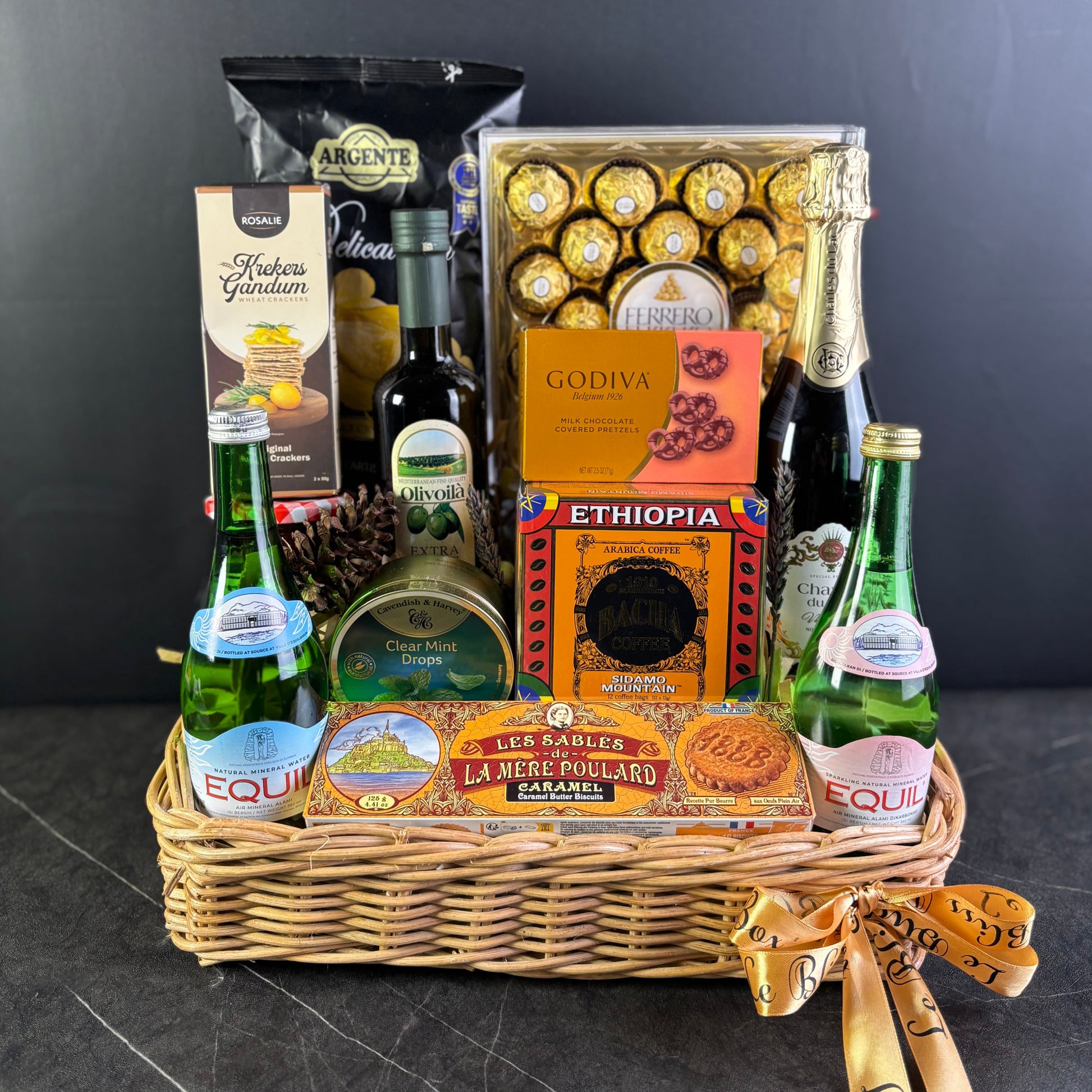 basket with snacks, drinks, and chocolates. hamper jakarta, hamper surabaya, gourmet hamper jakarta. hamper by le bliss boxx