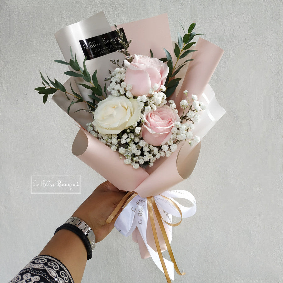 Signature Three Rose Smallie Bouquet