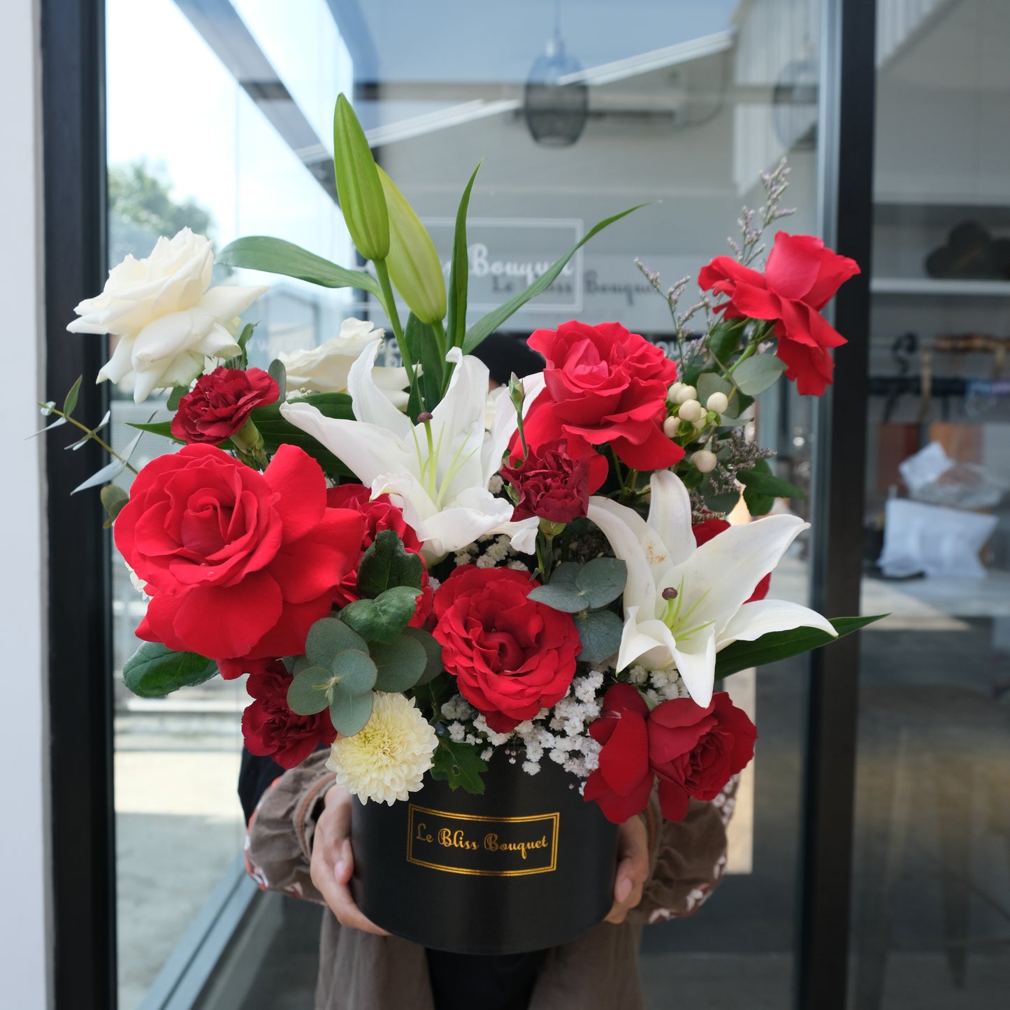 fresh flowers consist of red flowers roses and lily casablanca in a petite bloombox by le bliss bouquet. deliver to all surabaya area, florist surabaya, toko bunga surabaya