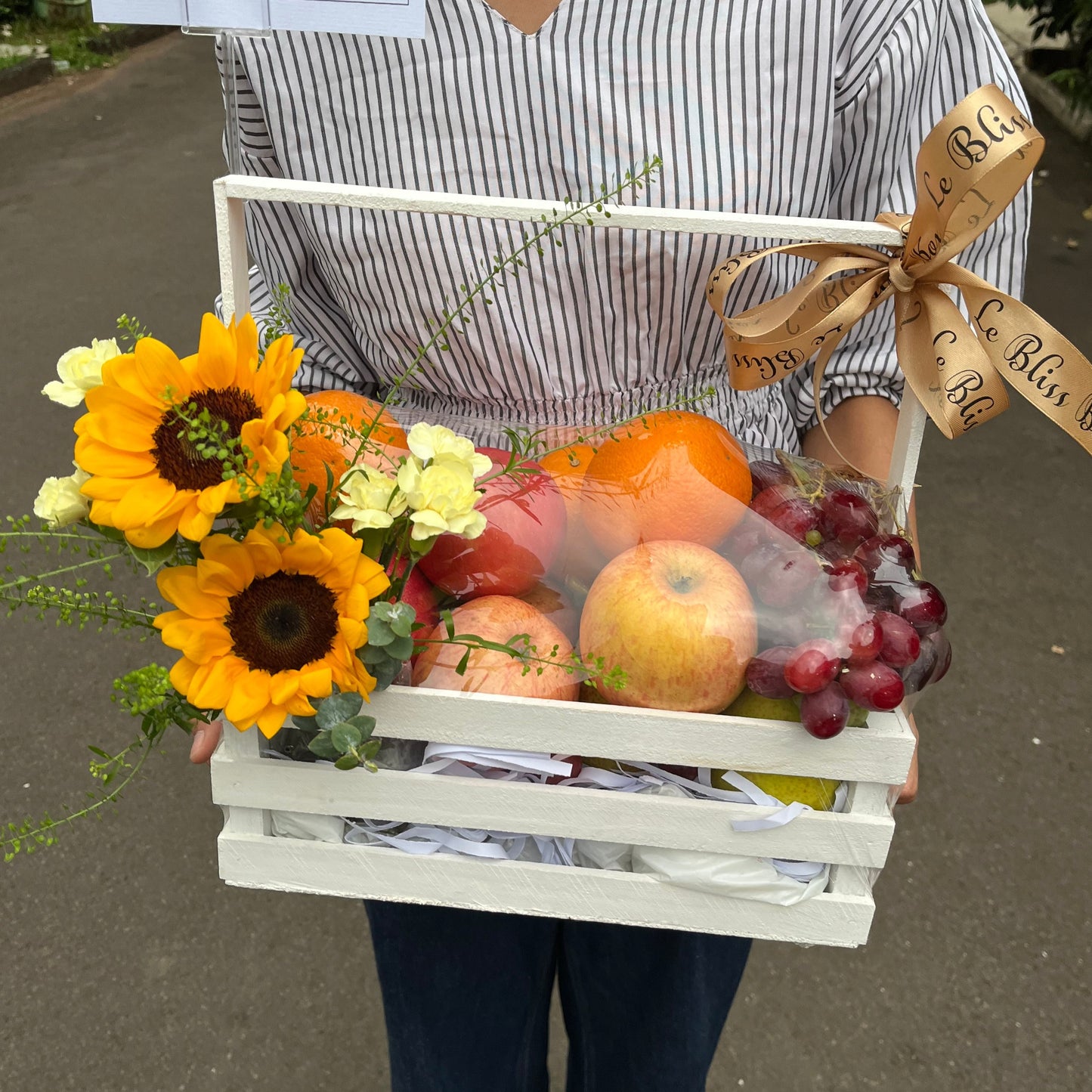 Sunflower Crate Parcel Buah