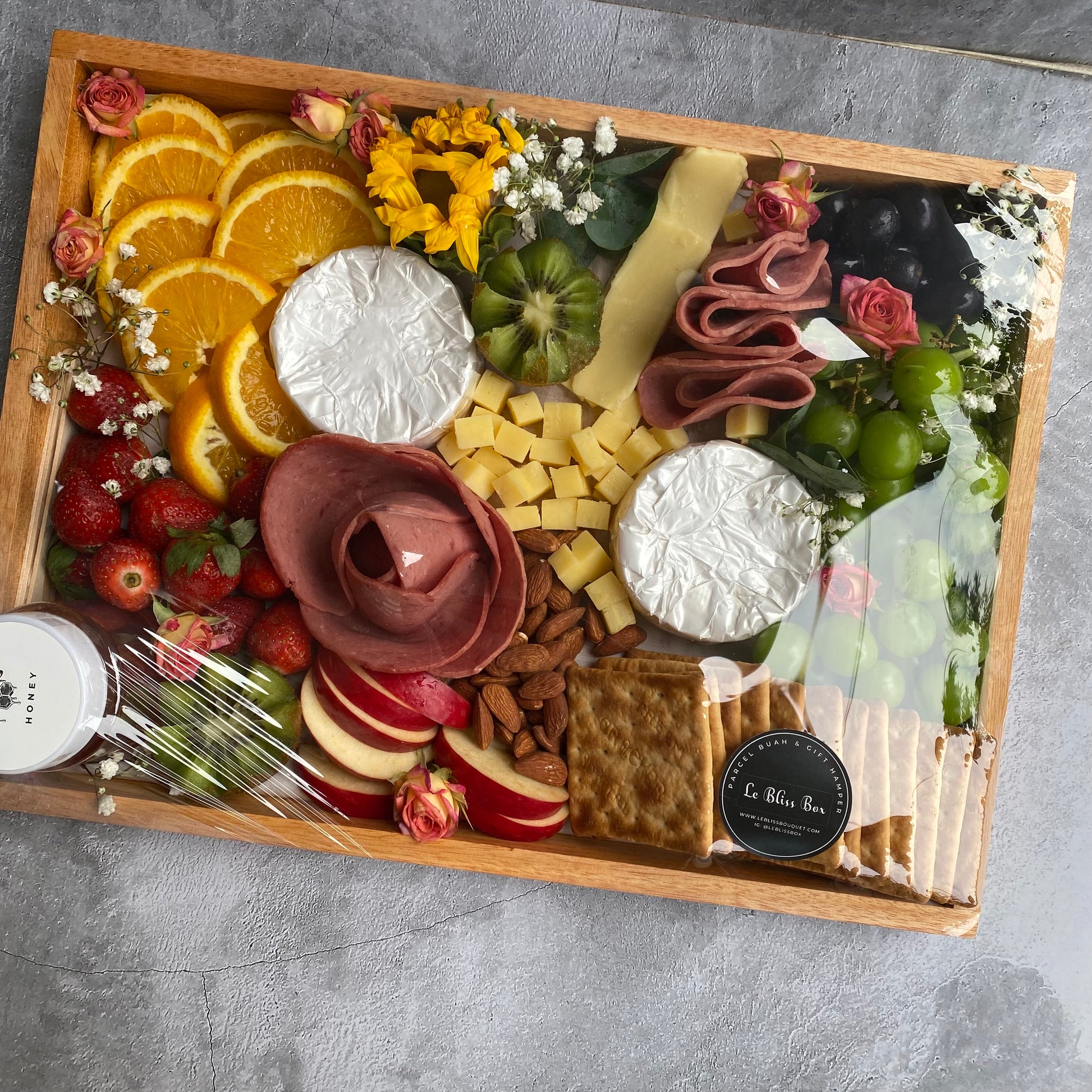 Charcuterie board and fruit cheese platter in Jakarta, Bintaro, and Jabodetabek.